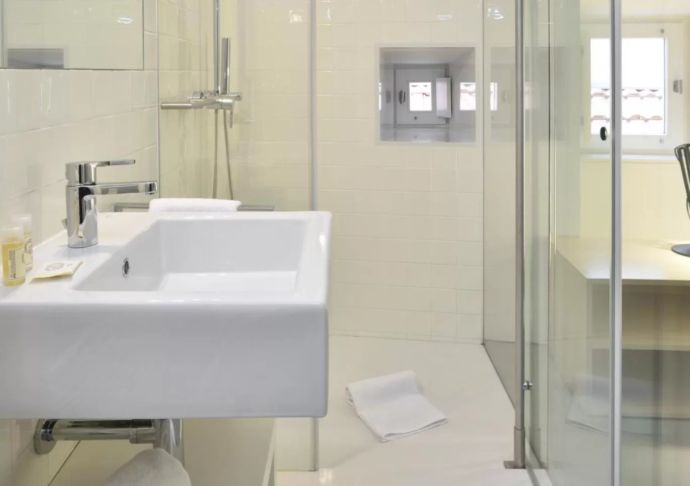 Shower in House of Artists