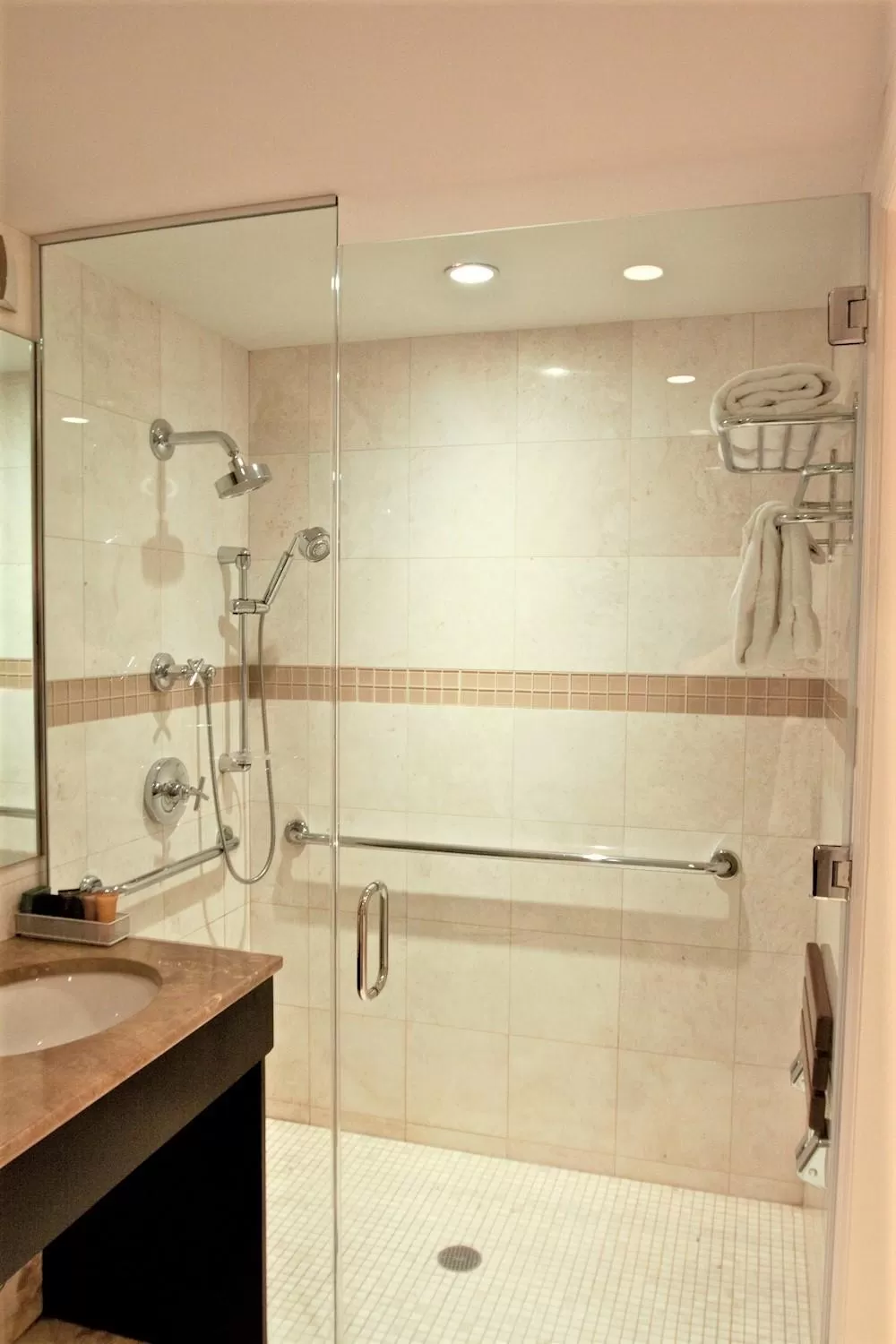 Bathroom in Lombardy Hotel