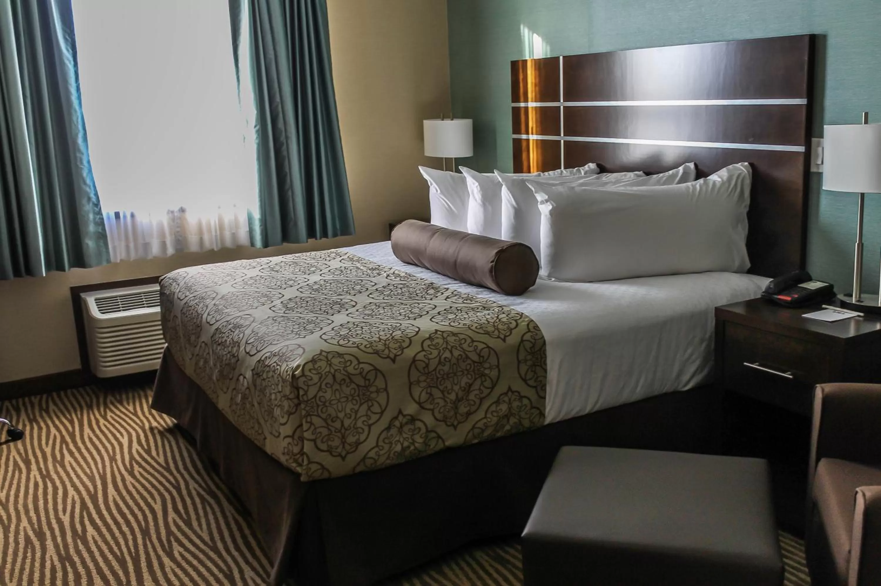 Photo of the whole room, Bed in Best Western Plus Moosomin Hotel