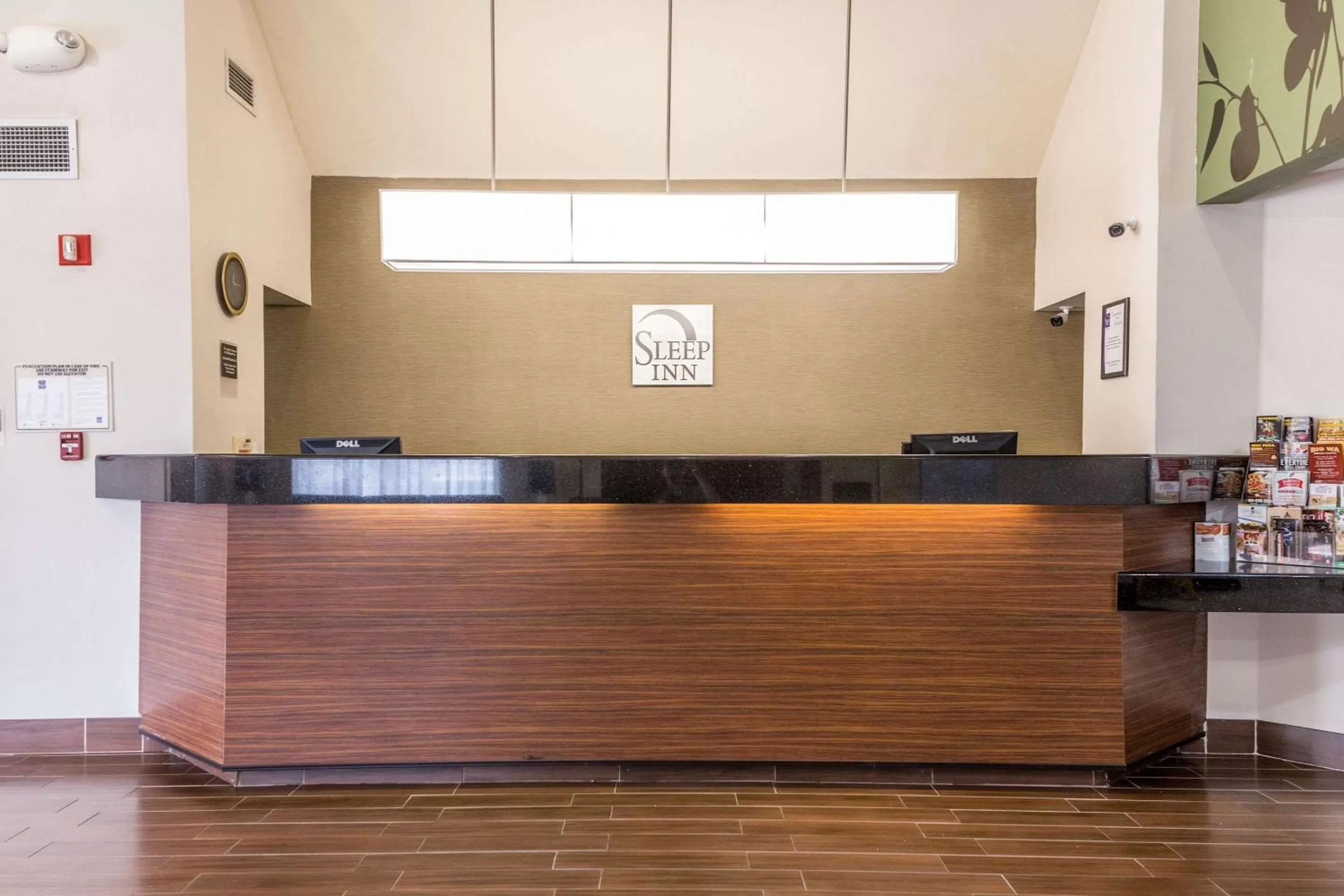 Lobby or reception in Sky Harbor Airport Inn