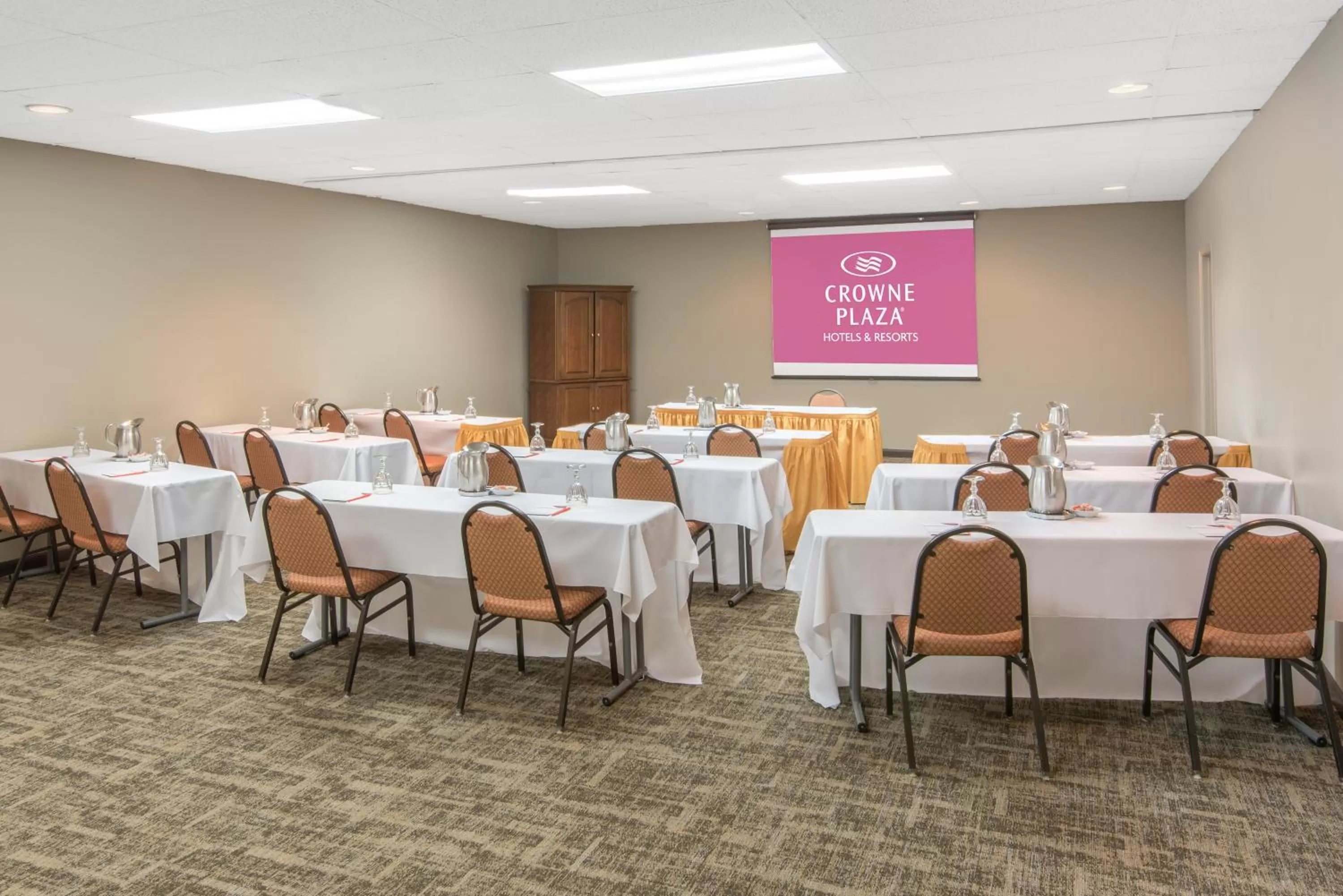 Meeting/conference room in Crowne Plaza Hotel Hickory by IHG