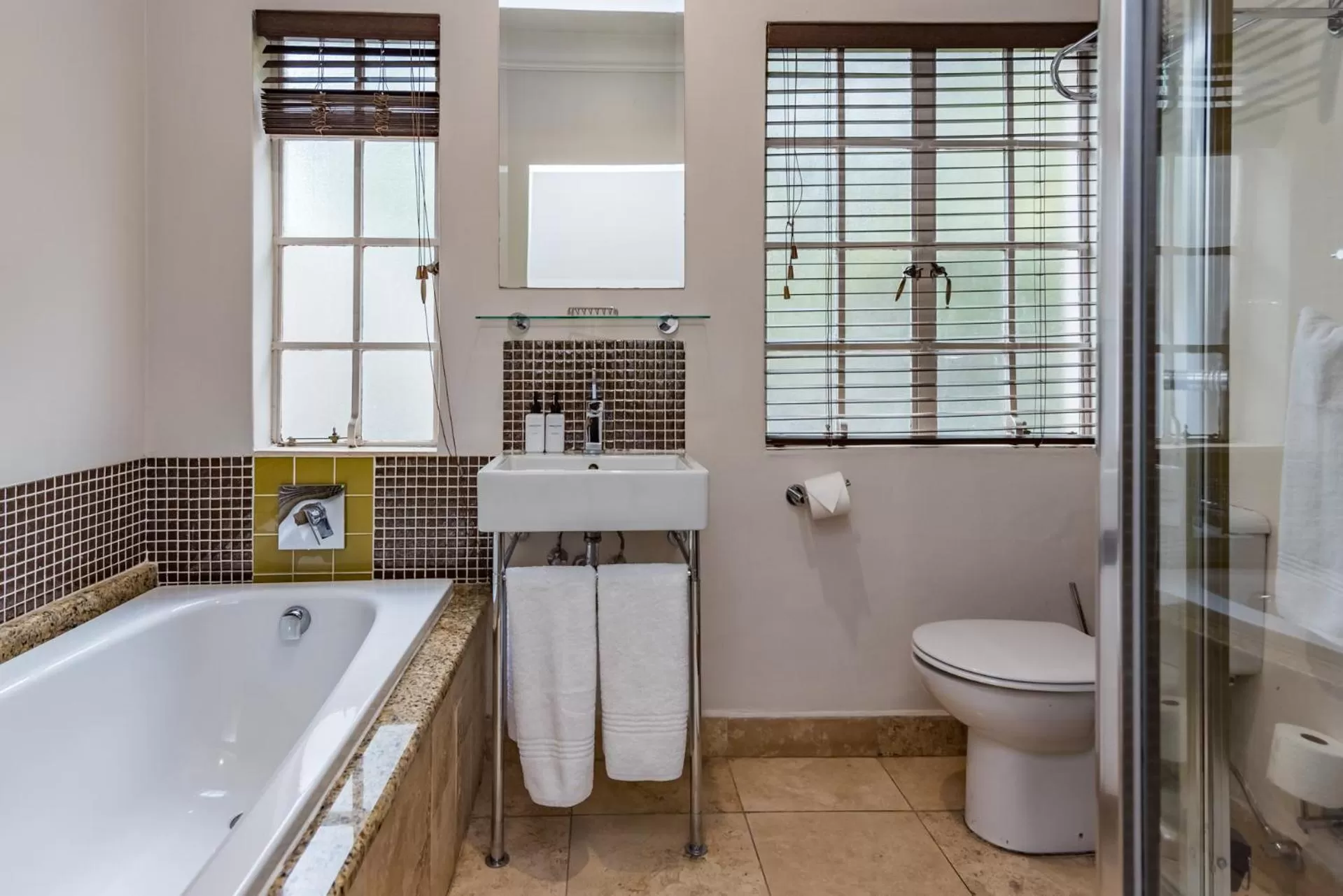 Shower in Clico Boutique Hotel