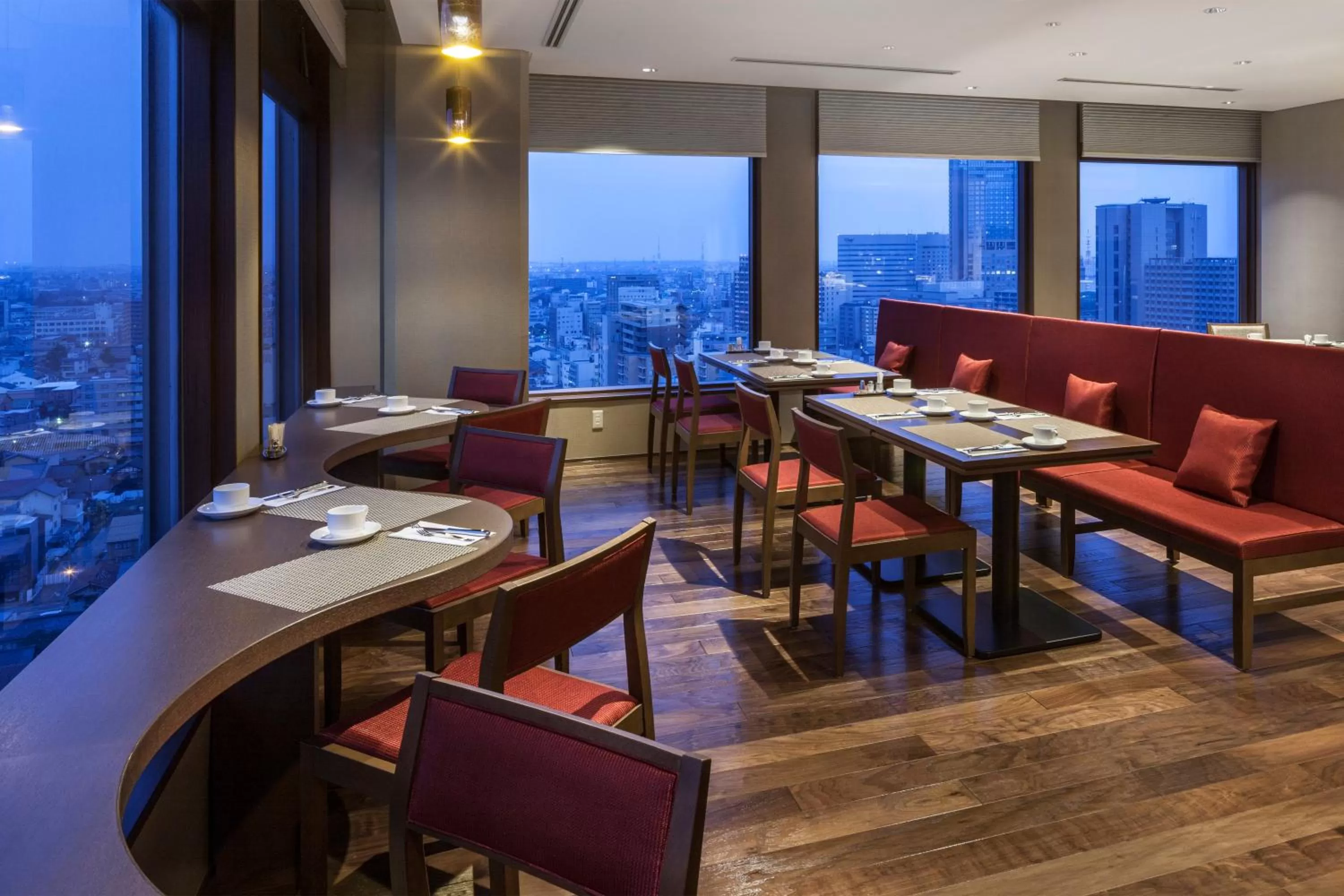 Restaurant/places to eat in ANA Holiday Inn Kanazawa Sky by IHG
