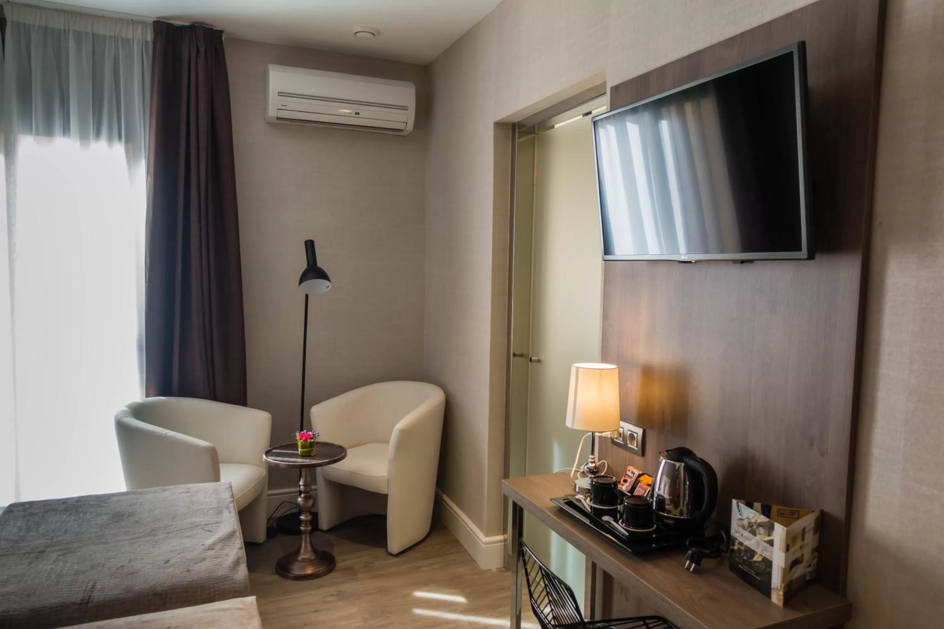 Decorative detail in Hotel Oasis