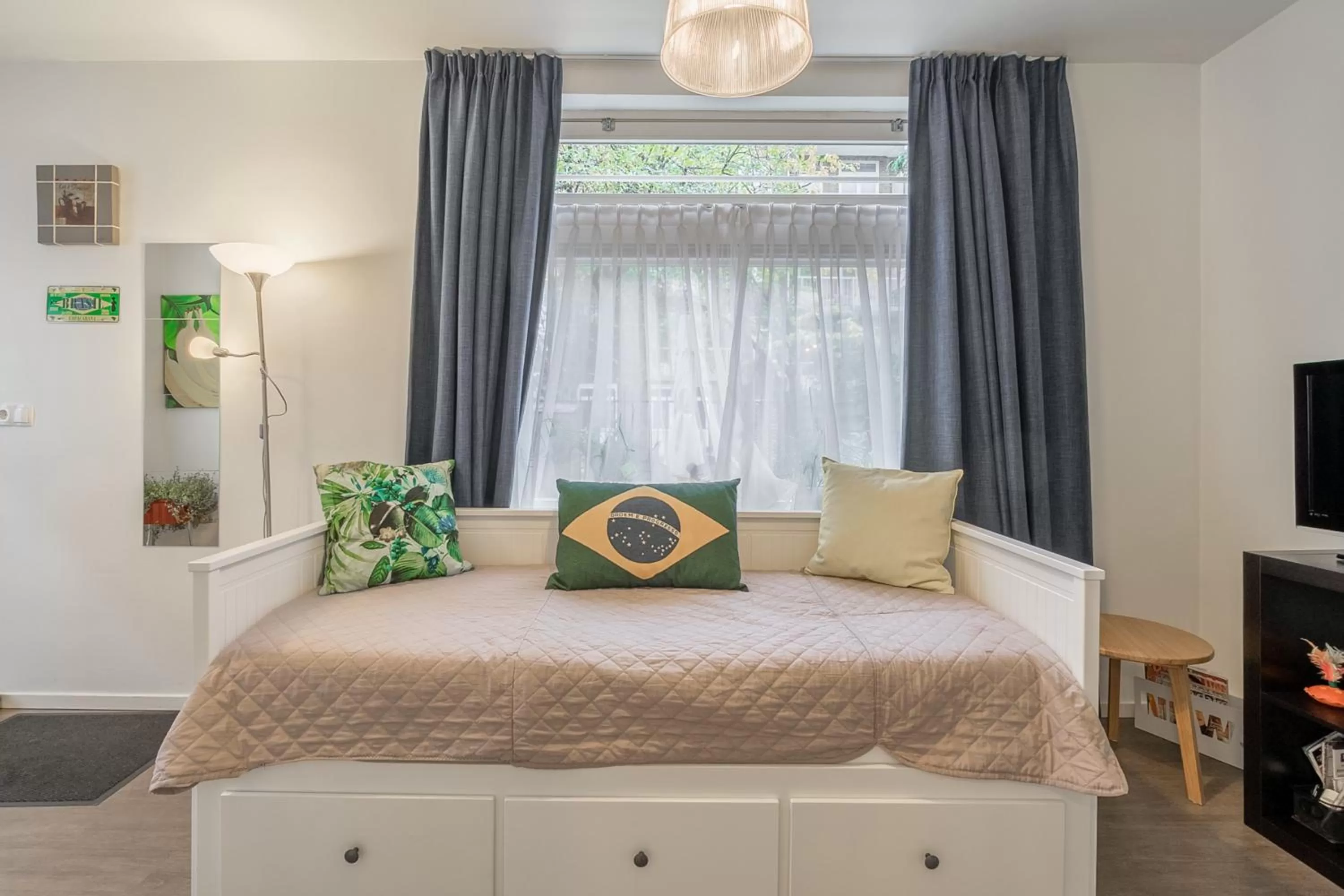 Living room, Bed in Bos en Lommer Hotel - Erasmus Park area