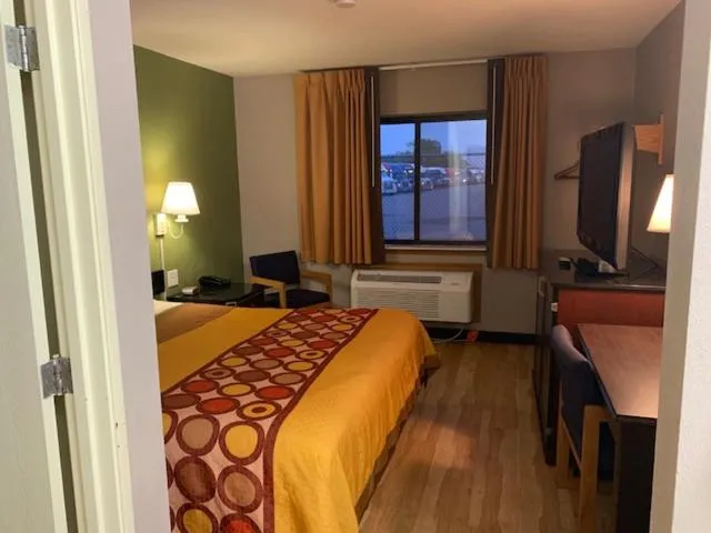 Bed in Super 8 by Wyndham West Memphis