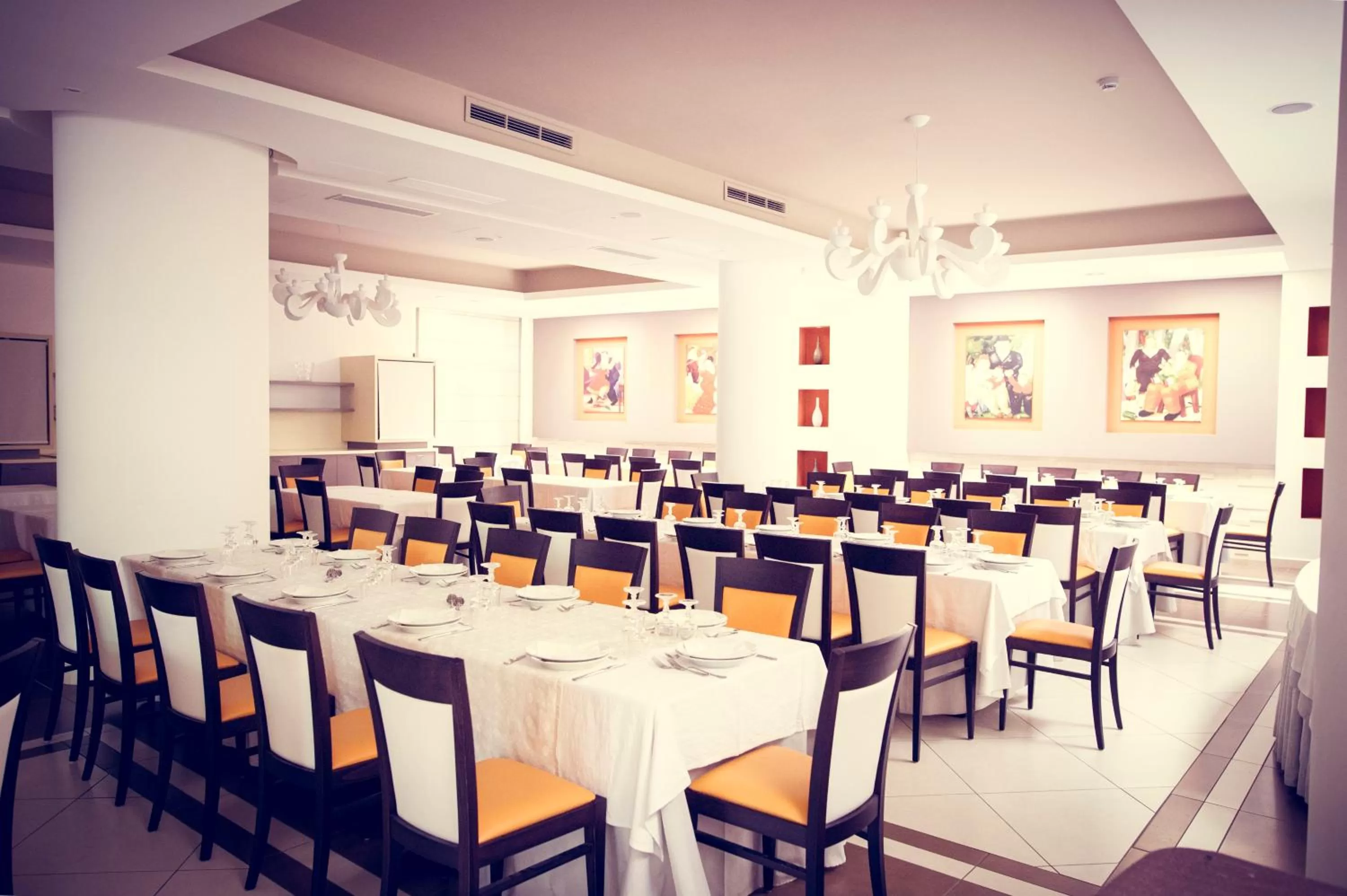 Restaurant/places to eat in Hotel Fini