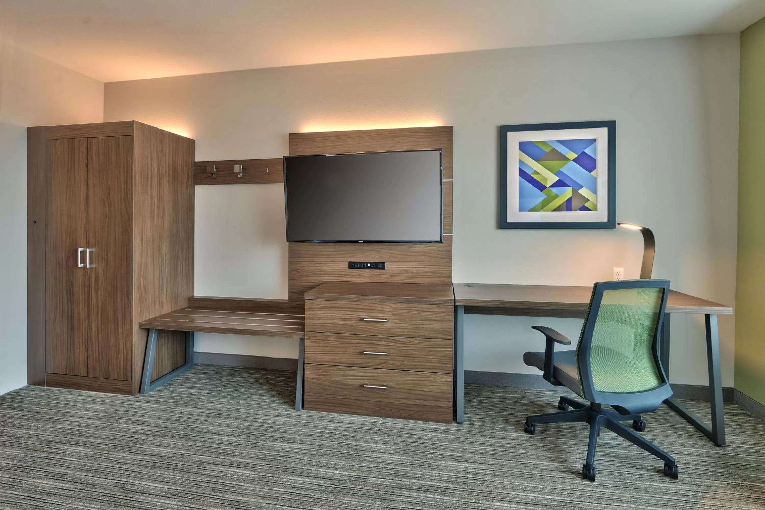 Bedroom in Holiday Inn Express & Suites - Albuquerque East by IHG