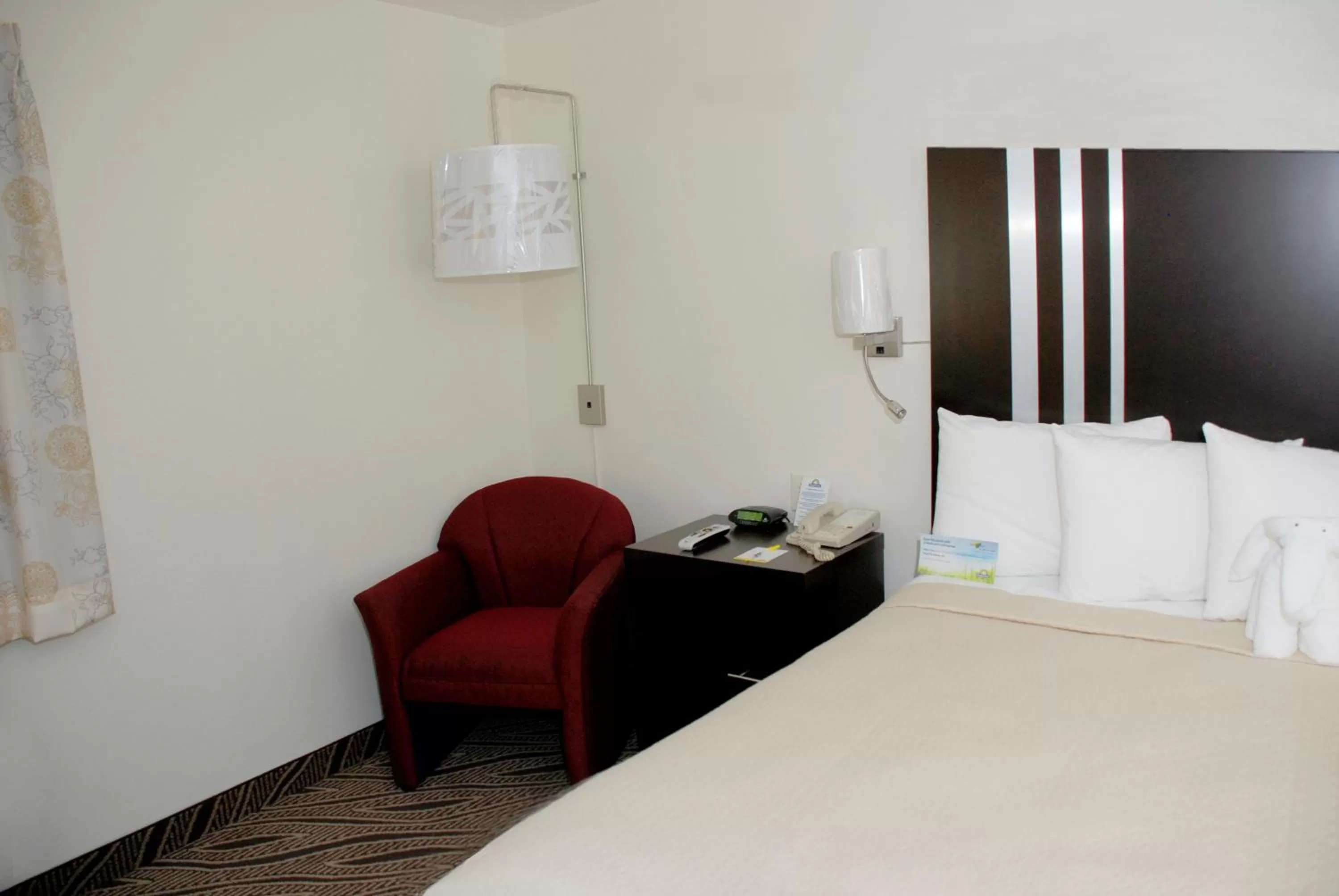 Bed in Days Inn by Wyndham Dyersburg