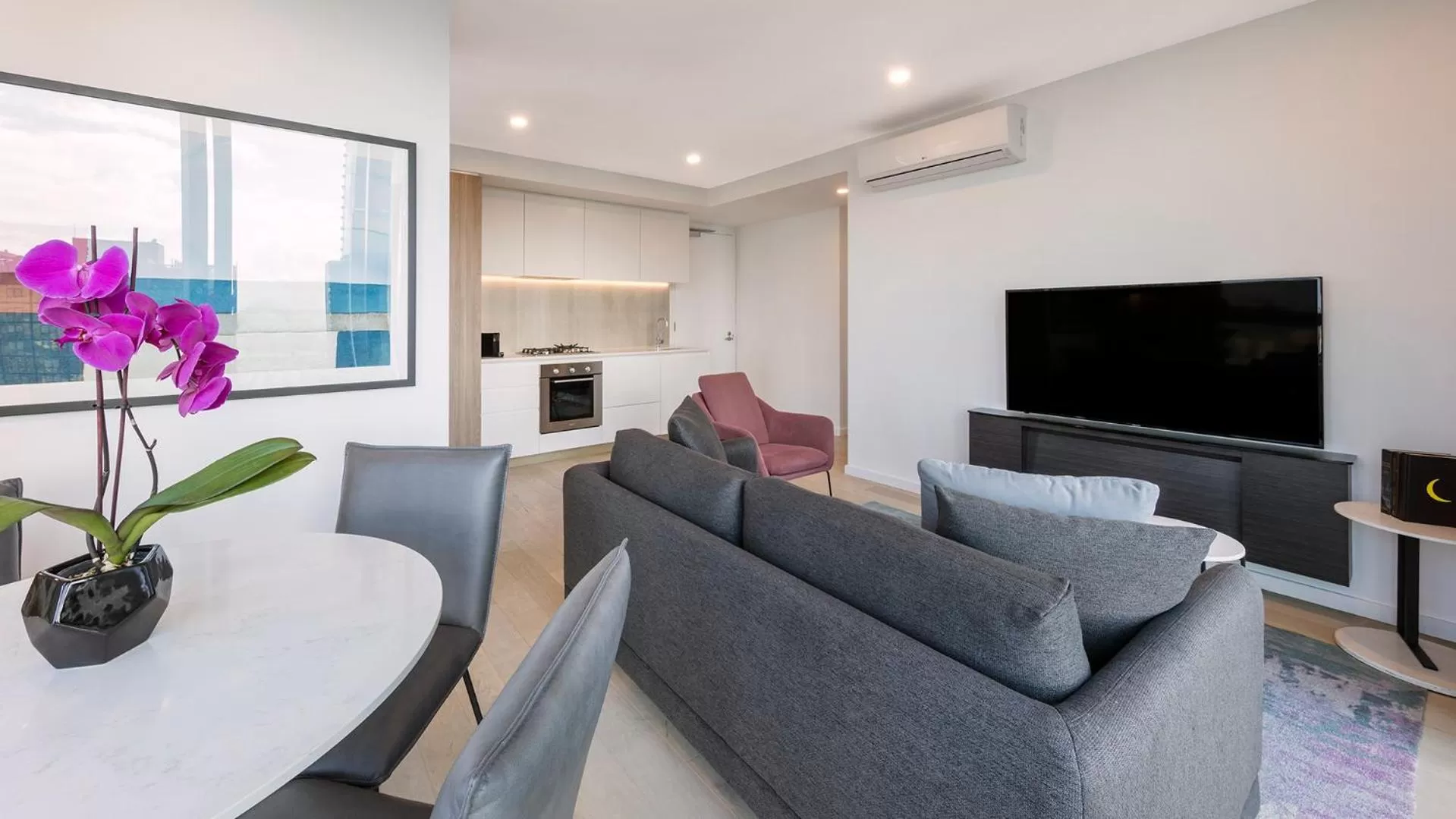 TV and multimedia in Avani Melbourne Central Residences