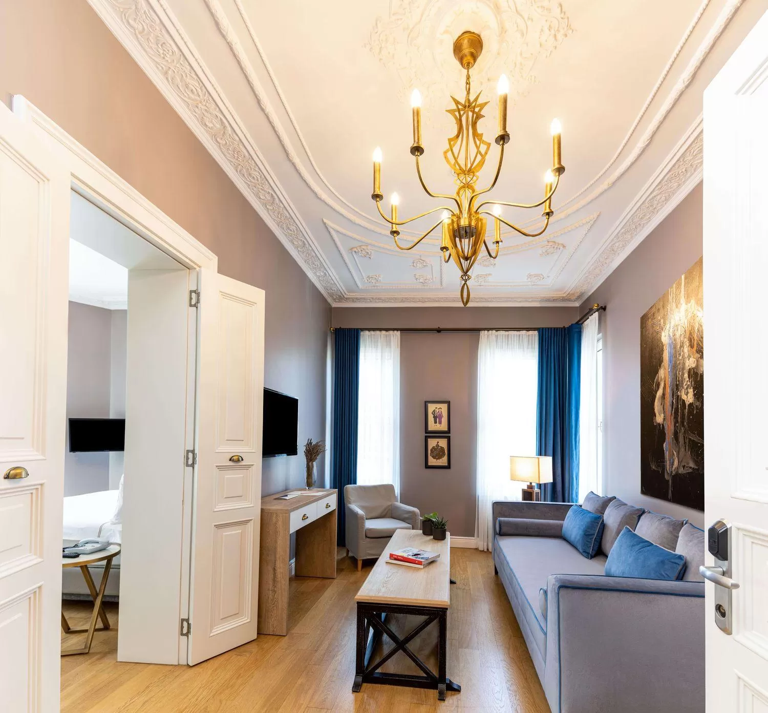 Living room in Petros Hotel