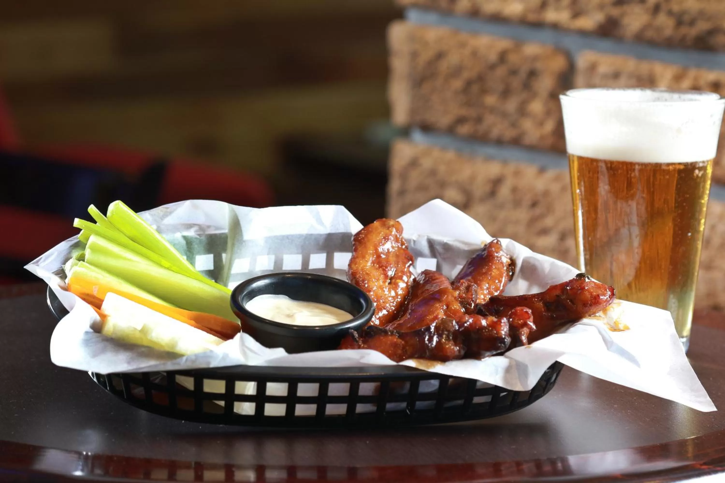 Lounge or bar in Holiday Inn & Suites Plaza Mayor by IHG