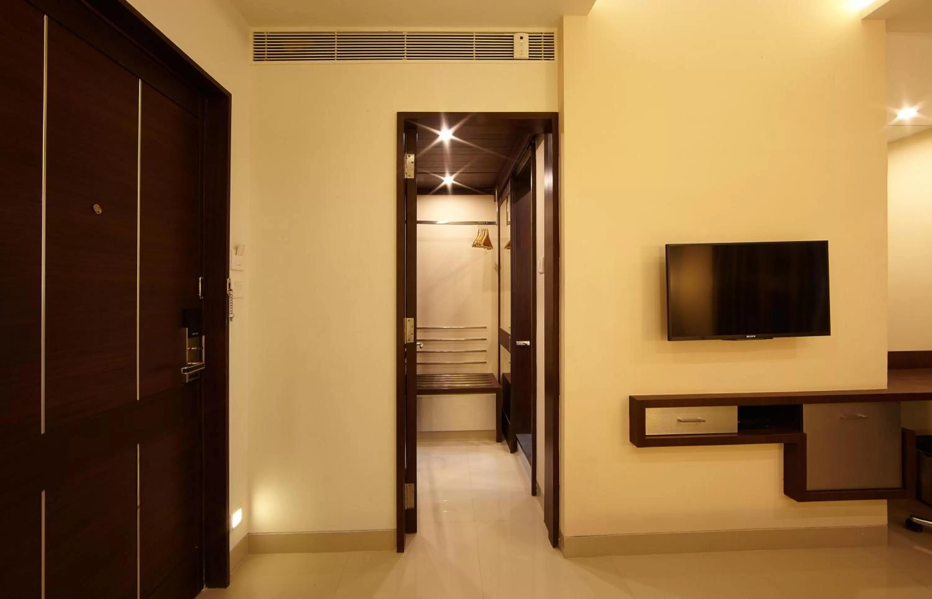 Decorative detail in Golden Fruits Business Suites