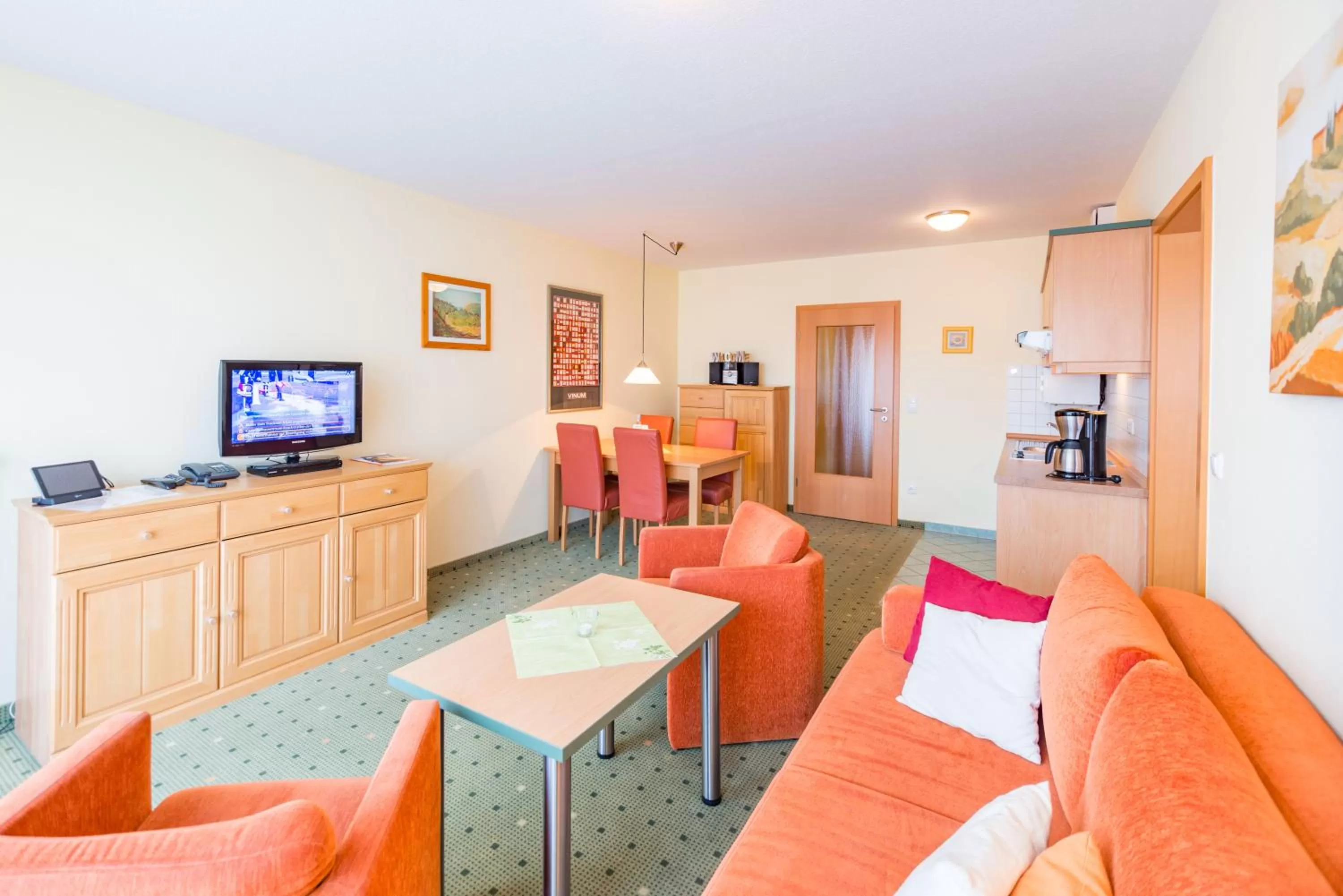 Photo of the whole room, Seating Area in Am Weststrand Apartmenthaus Waldeck