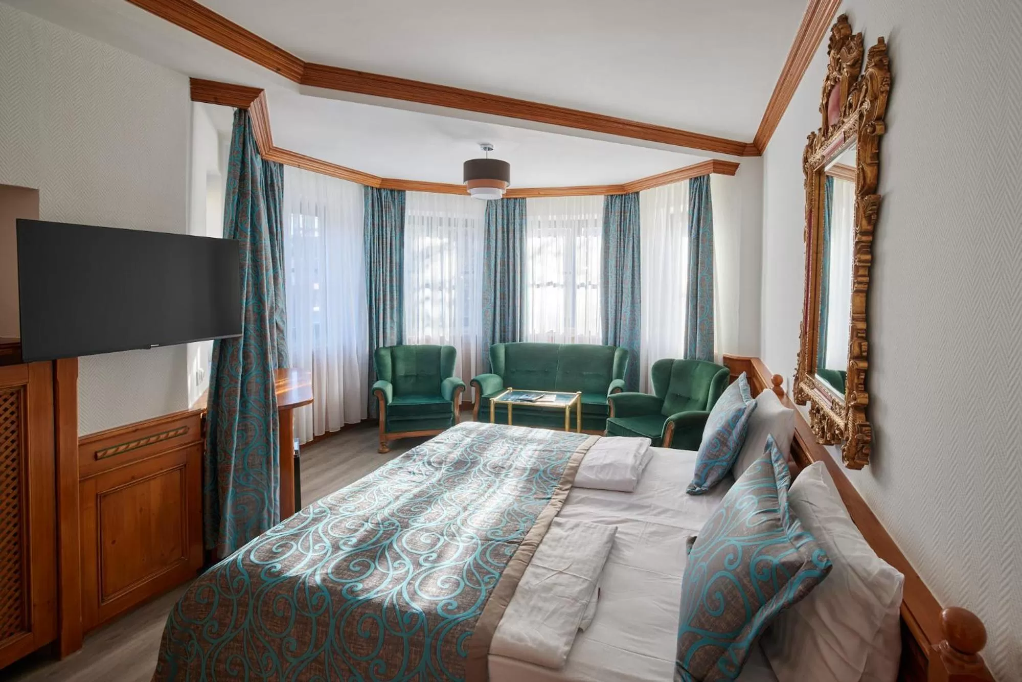 TV and multimedia, Seating Area in Atlas Posthotel