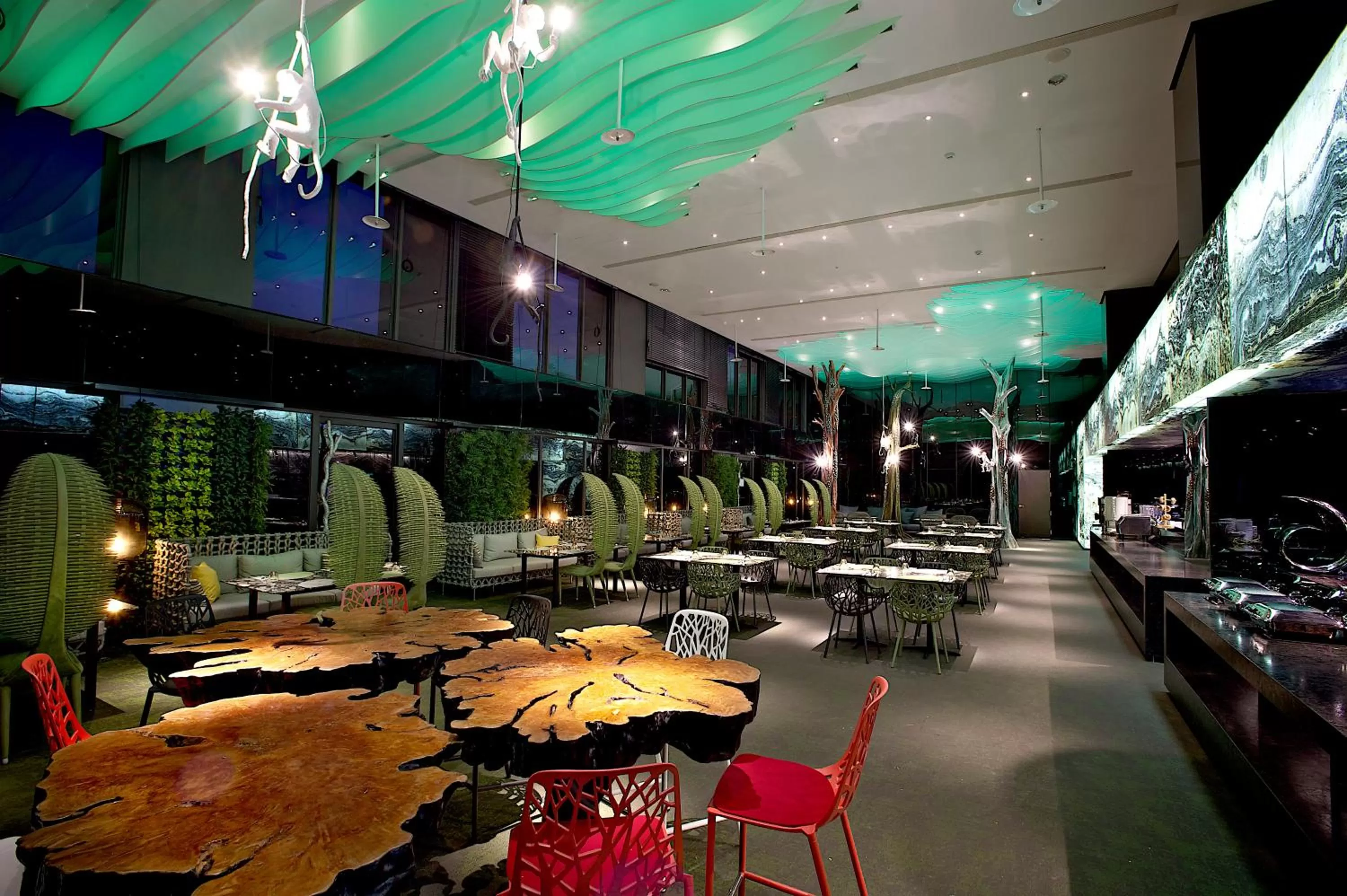 Restaurant/places to eat in arTree hotel