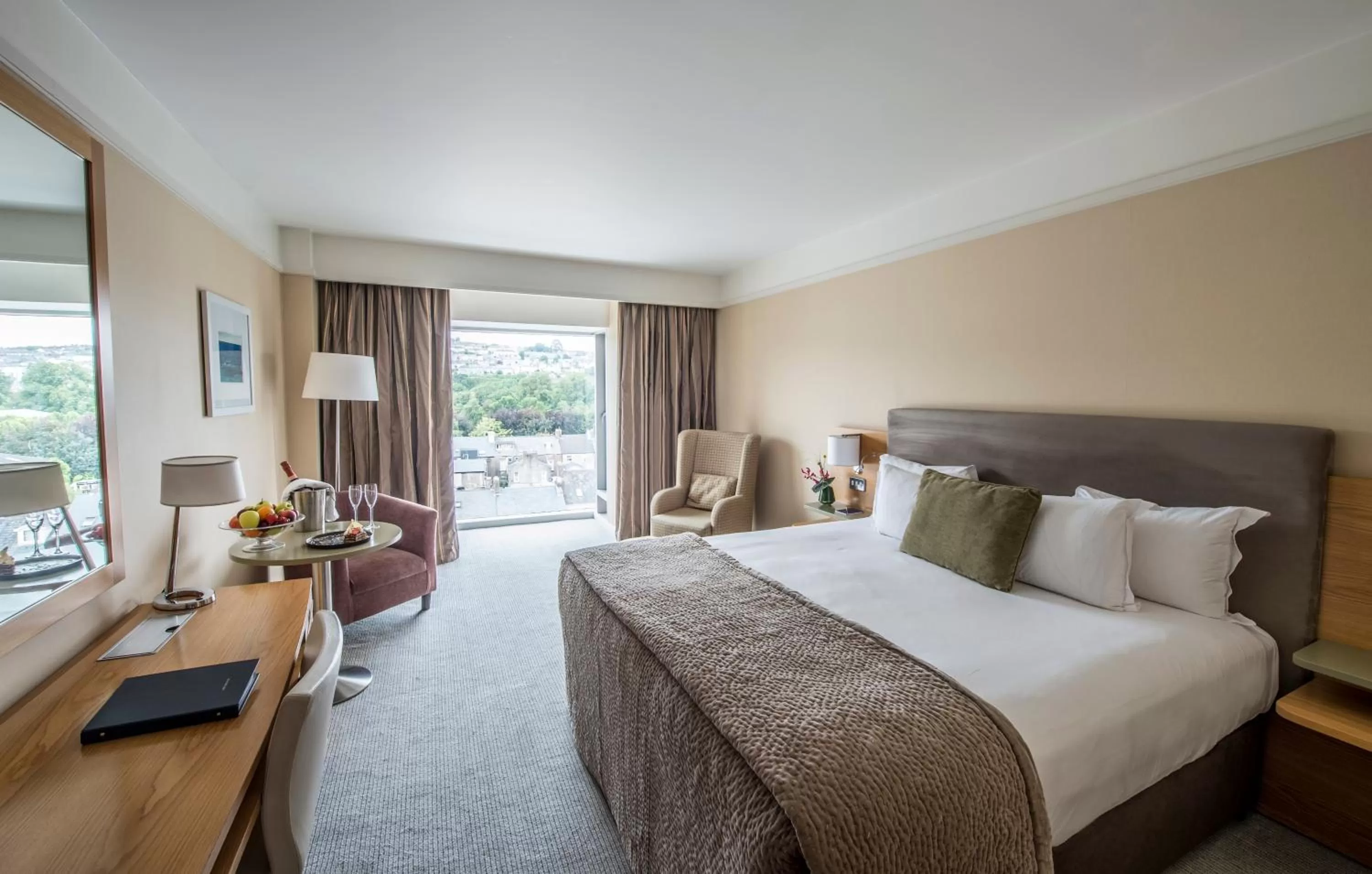 Photo of the whole room, Bed in The River Lee Hotel a member of The Doyle Collection