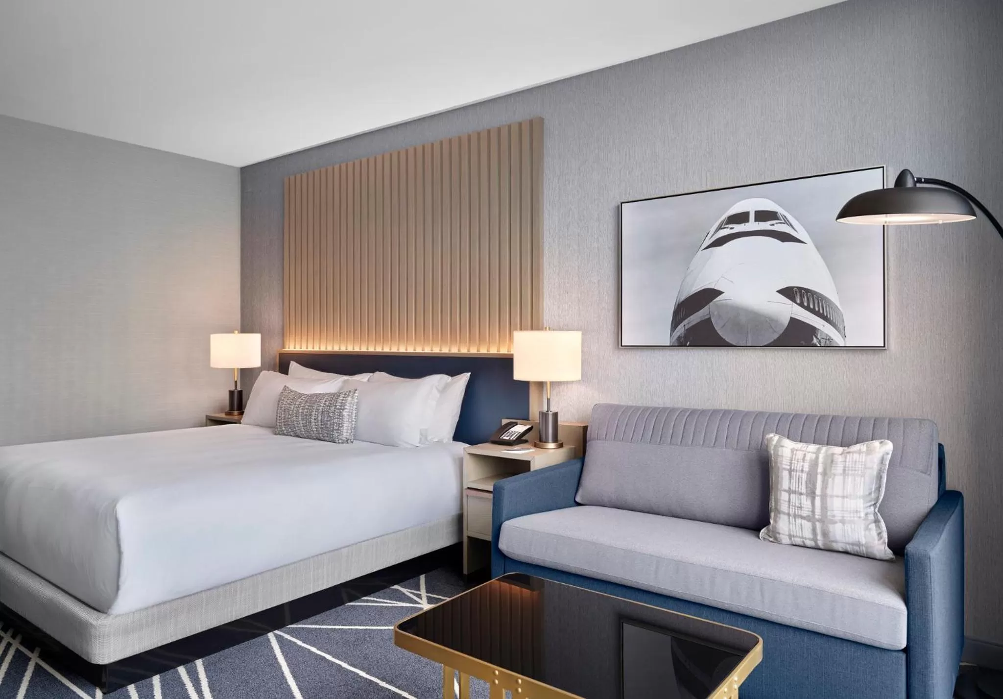 Photo of the whole room, Bed in Loews Kansas City