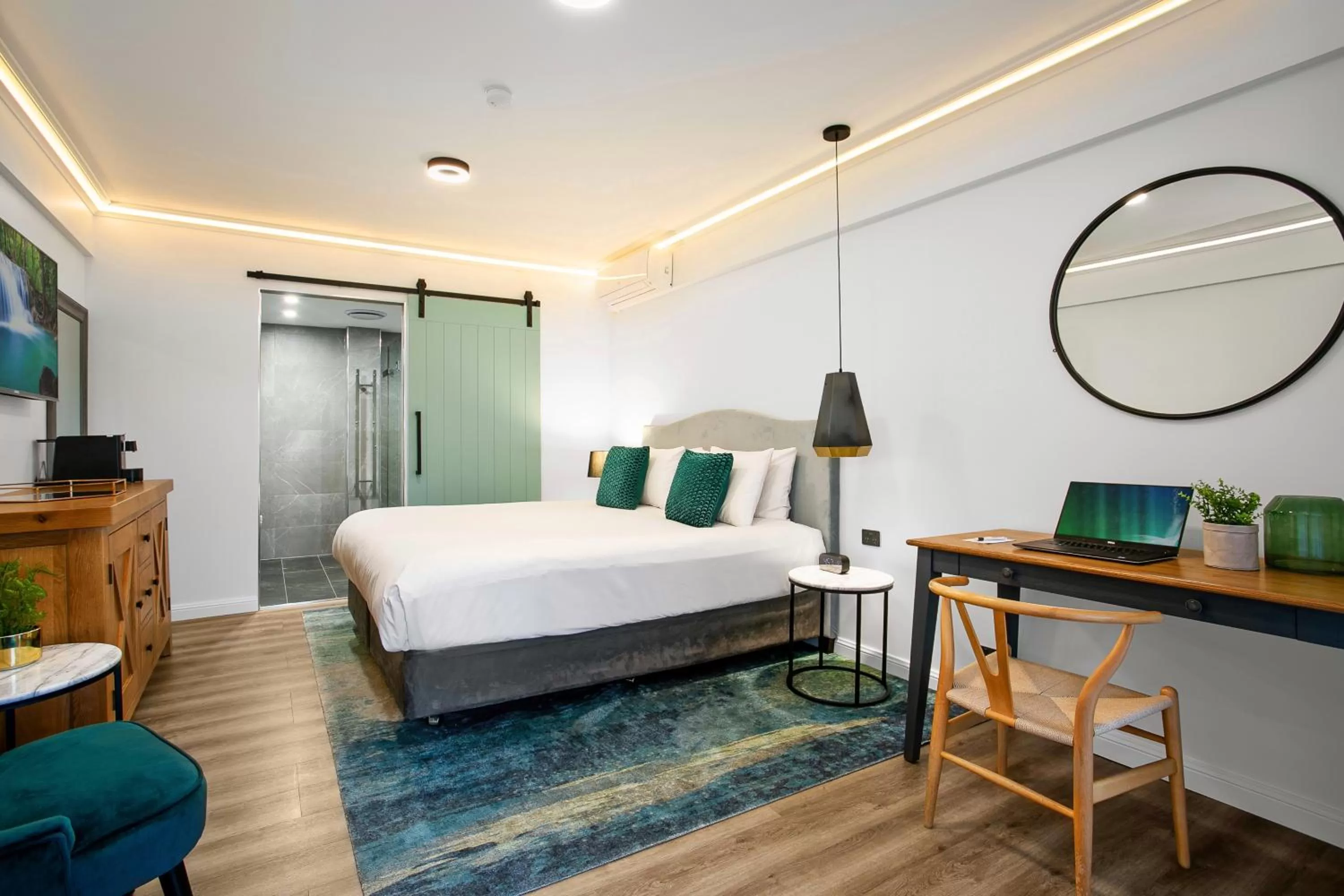 Photo of the whole room, Bed in Best Western Sanctuary Inn