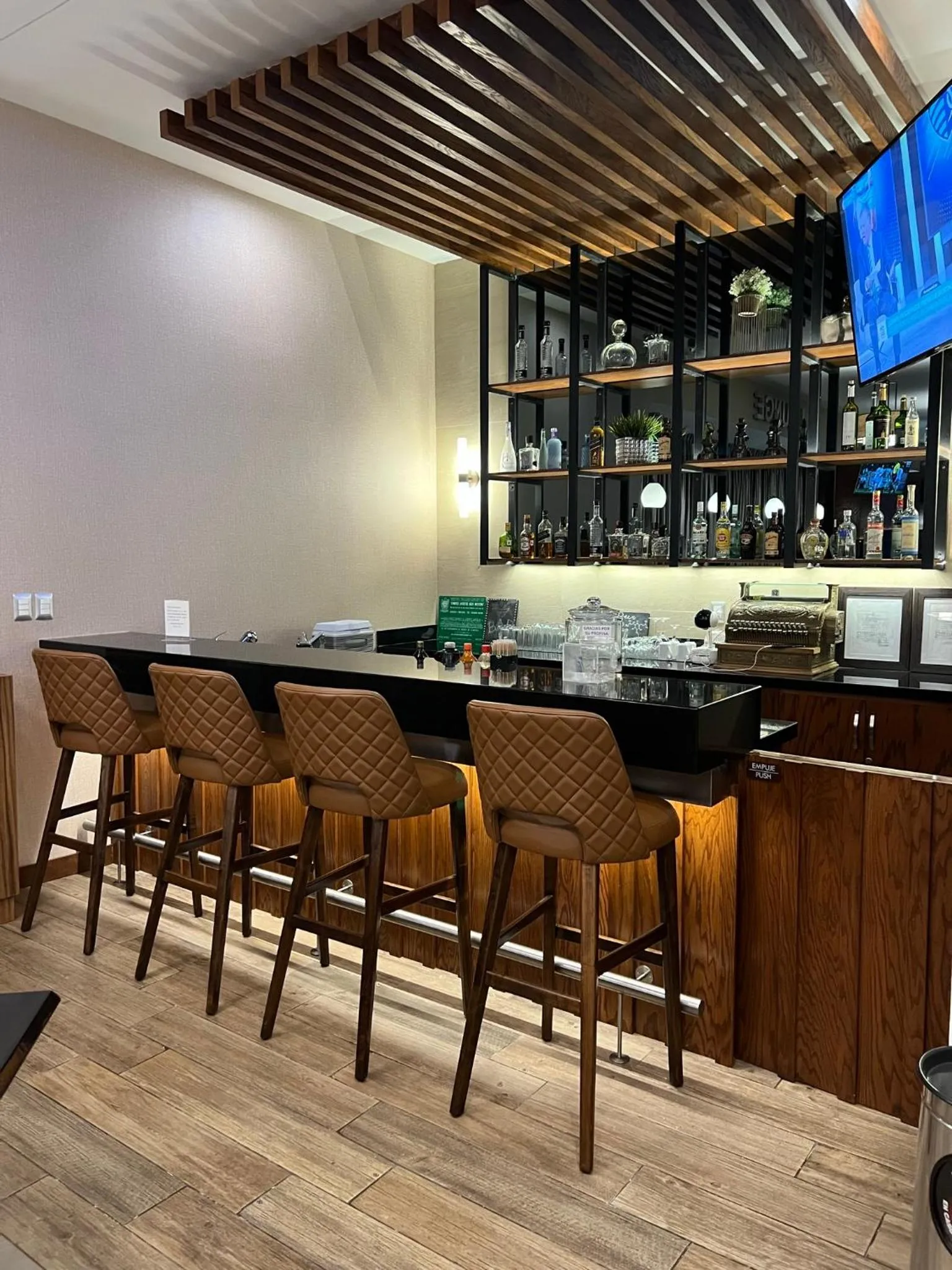 Lounge or bar in Best Western Plus Chihuahua Juventud
