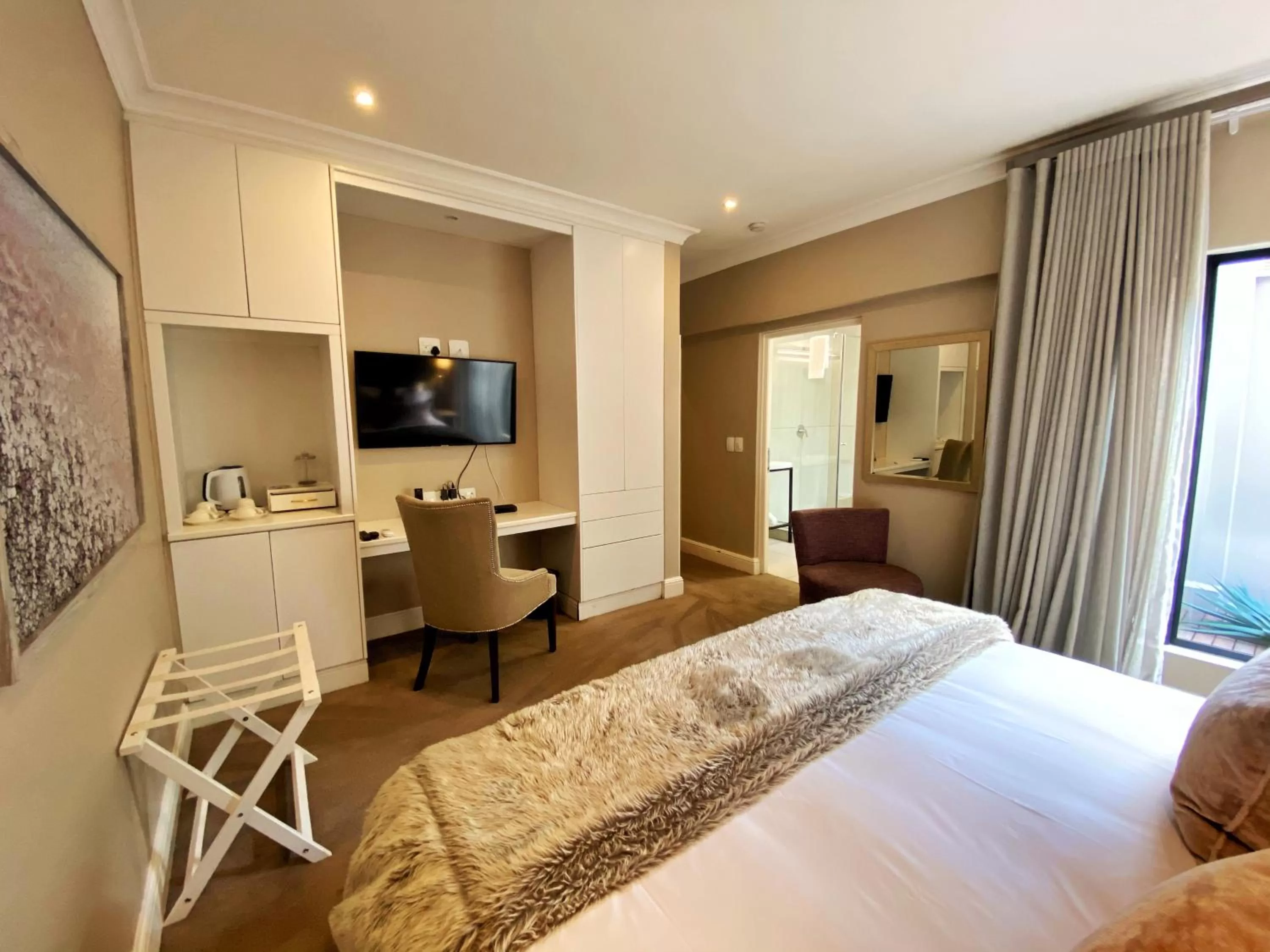 Bedroom, Bed in The Northcliff Boutique Hotel