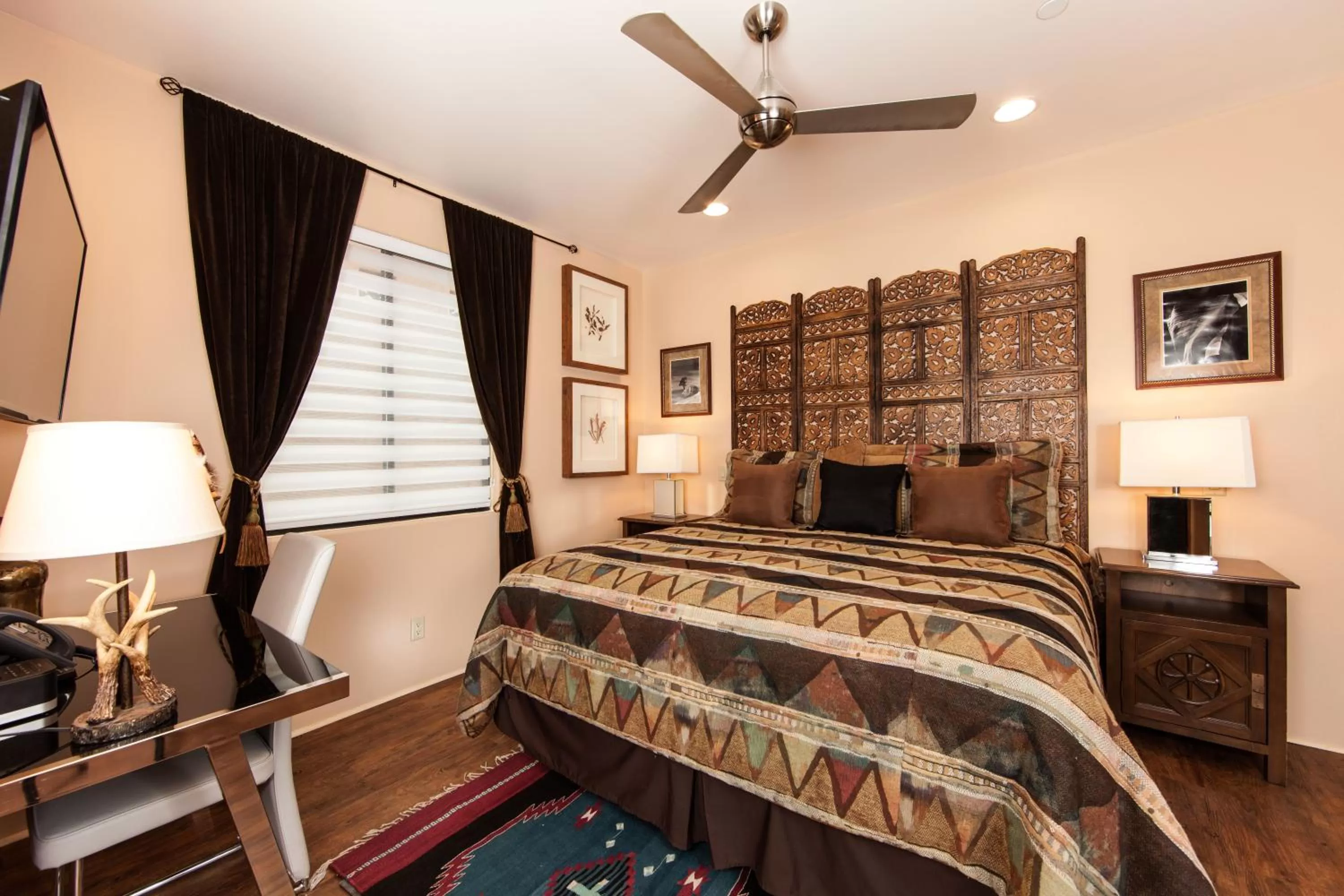 Photo of the whole room, Bed in A Sunset Chateau