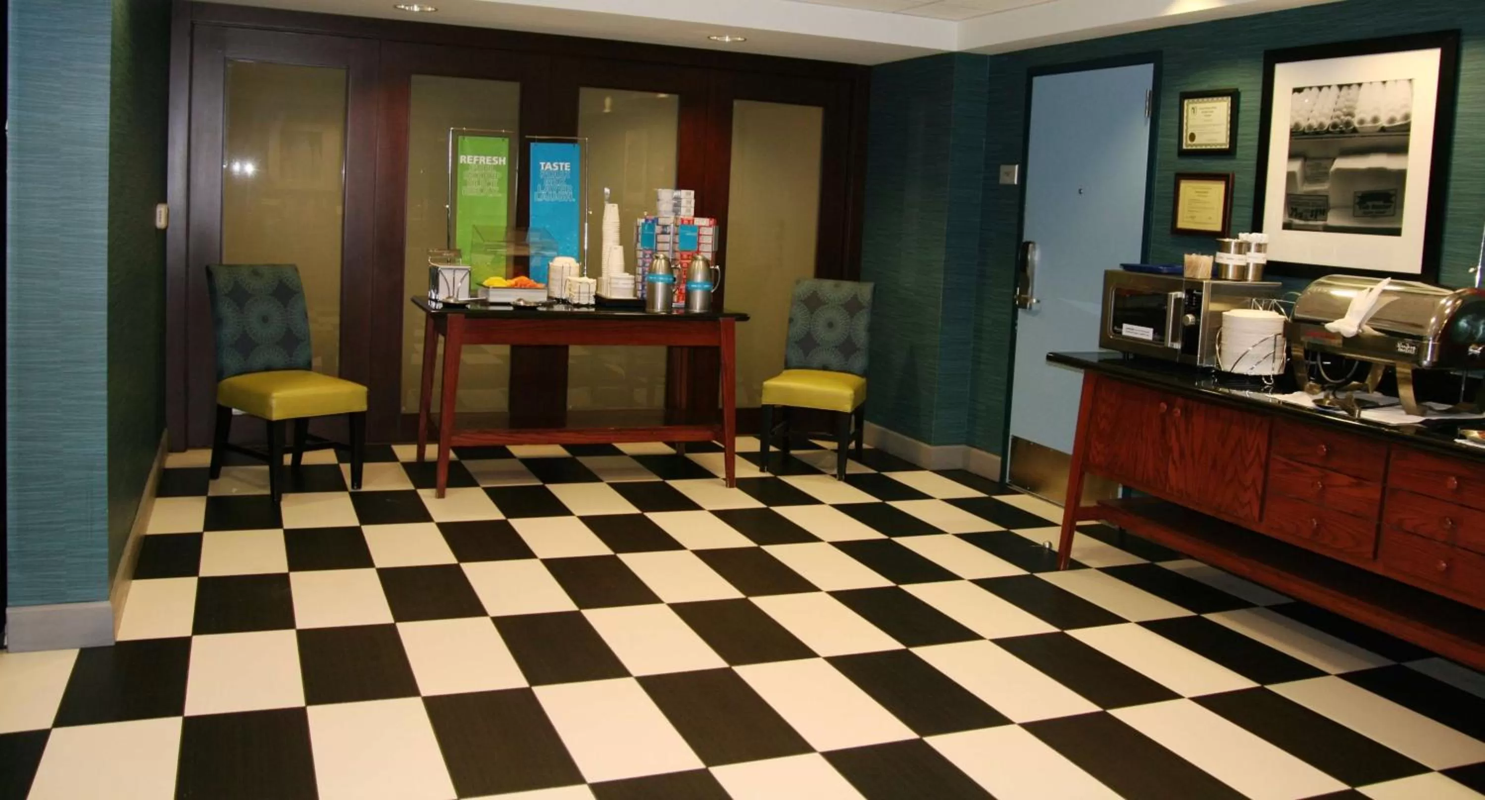 Breakfast in Hampton Inn & Suites Bloomington-Normal