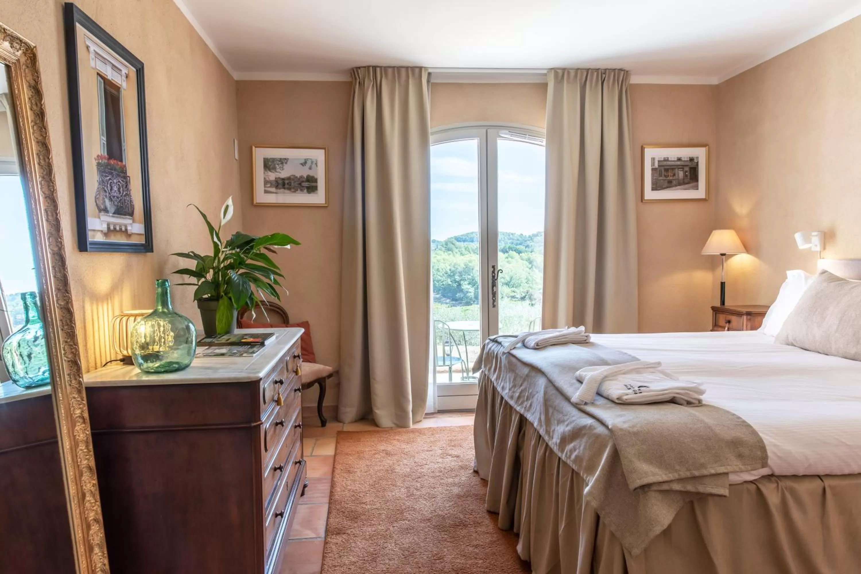 Bedroom, Bed in Domaine Rabiega - Vineyard and Boutique hotel