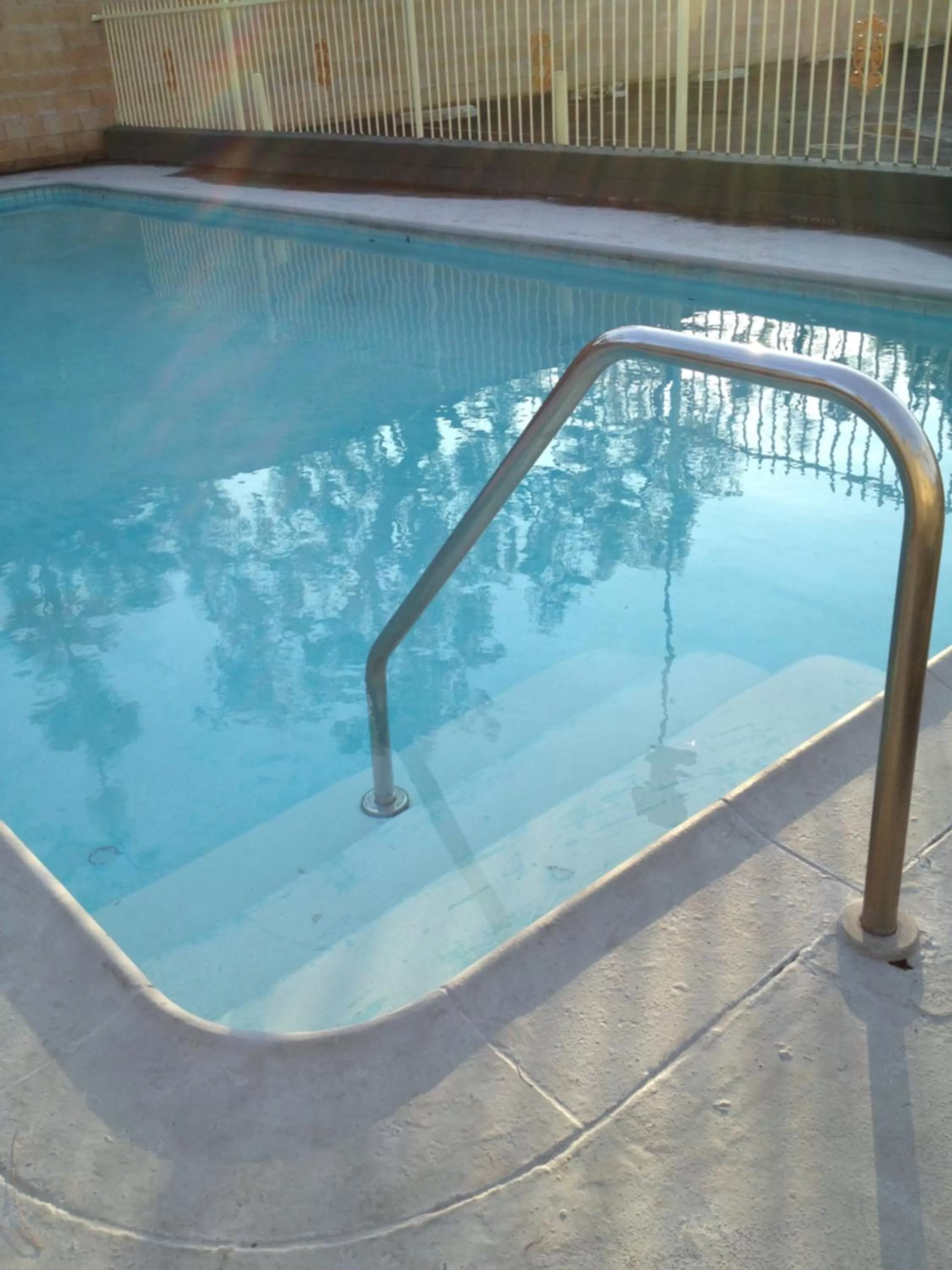 Swimming pool in Riviera Motel