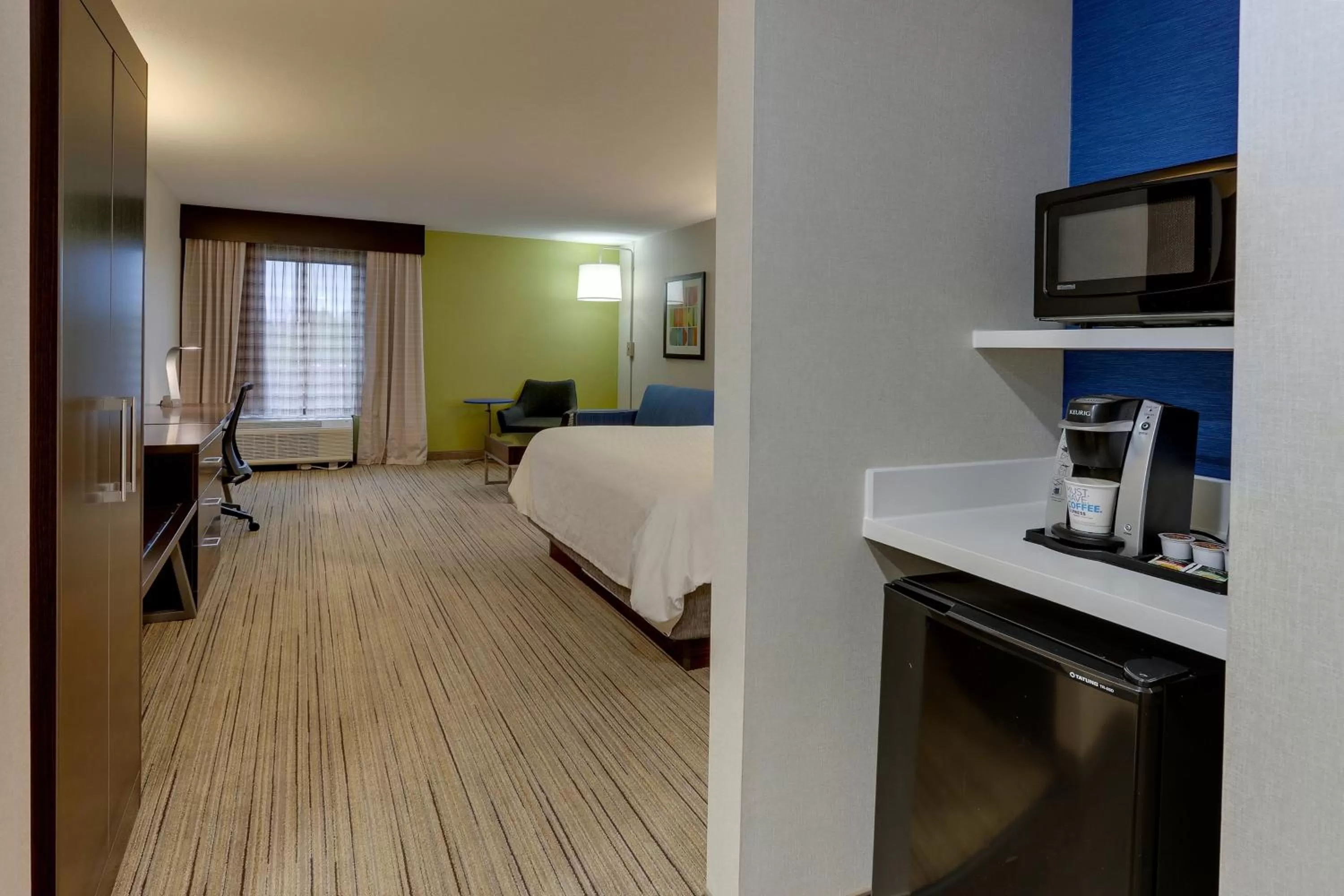 Photo of the whole room, Bed in Holiday Inn Express & Suites Troy by IHG
