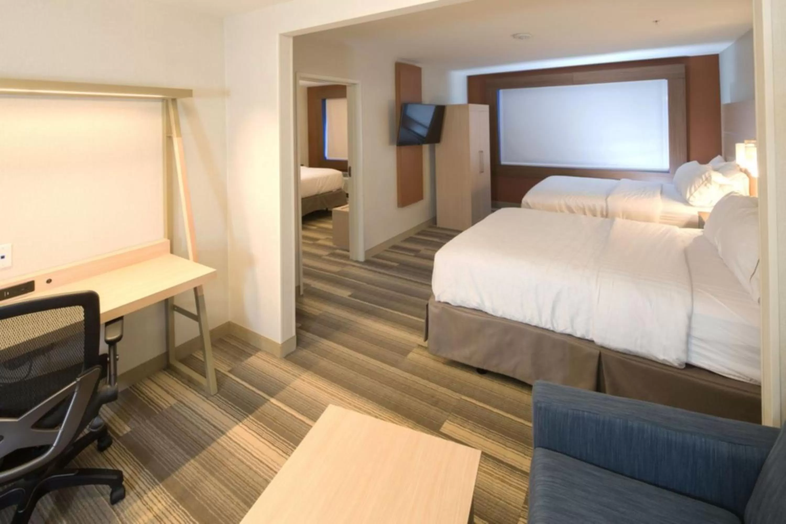 Photo of the whole room, Bed in Holiday Inn Express & Suites - Portage by IHG