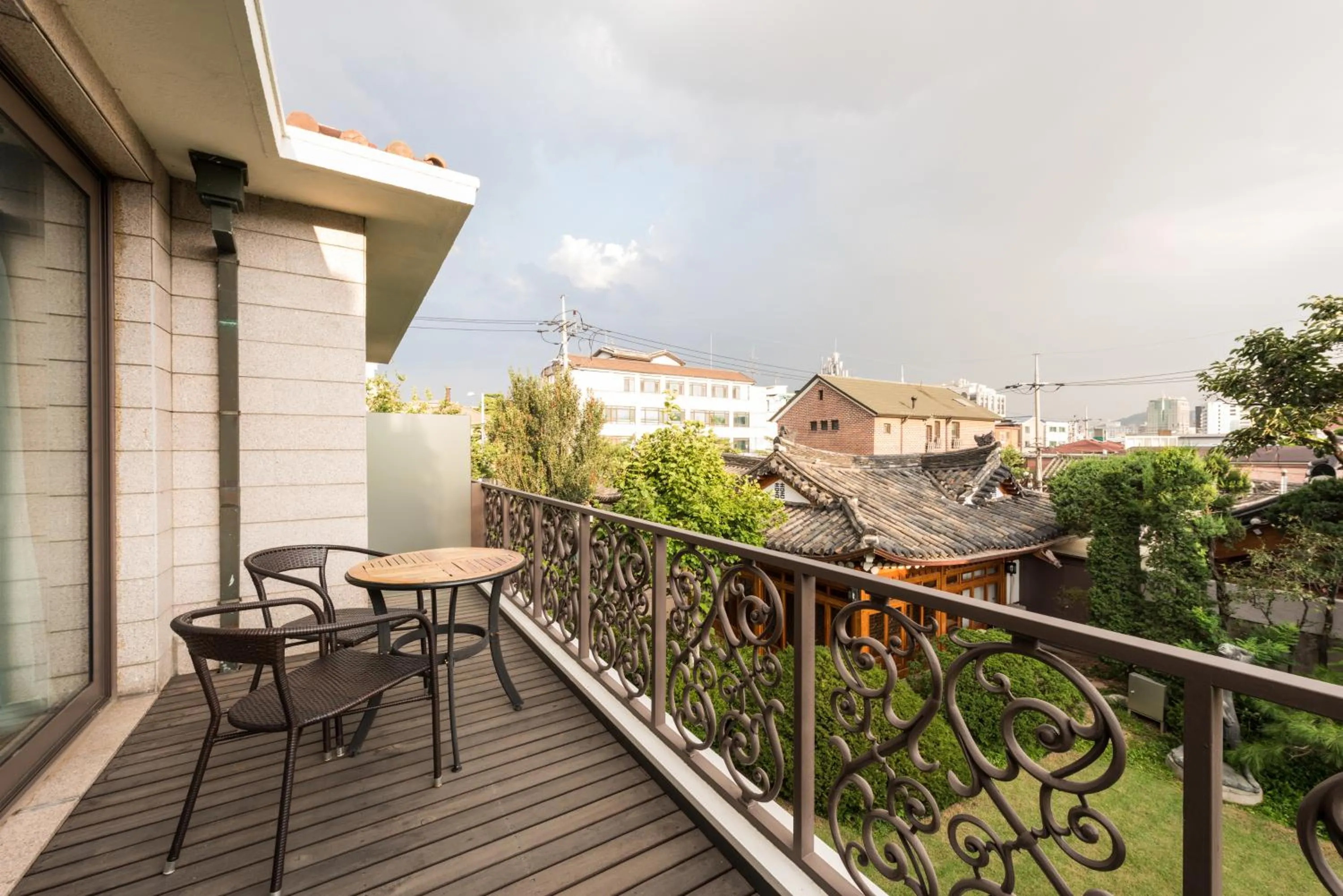 Property building, Balcony/Terrace in Bonum 1957 Hanok and Boutique