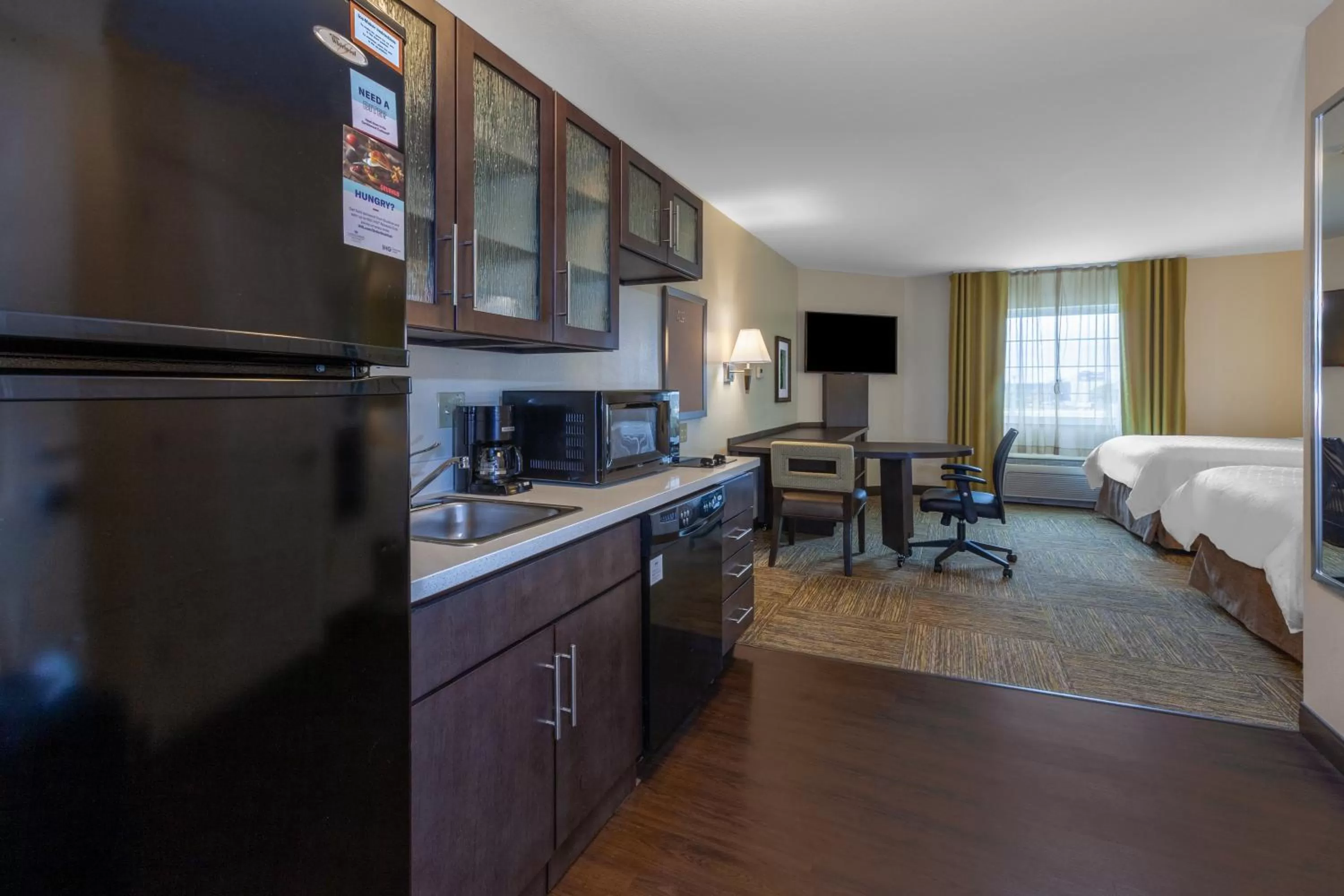 Kitchen or kitchenette, Bed in Candlewood Suites Kalamazoo by IHG