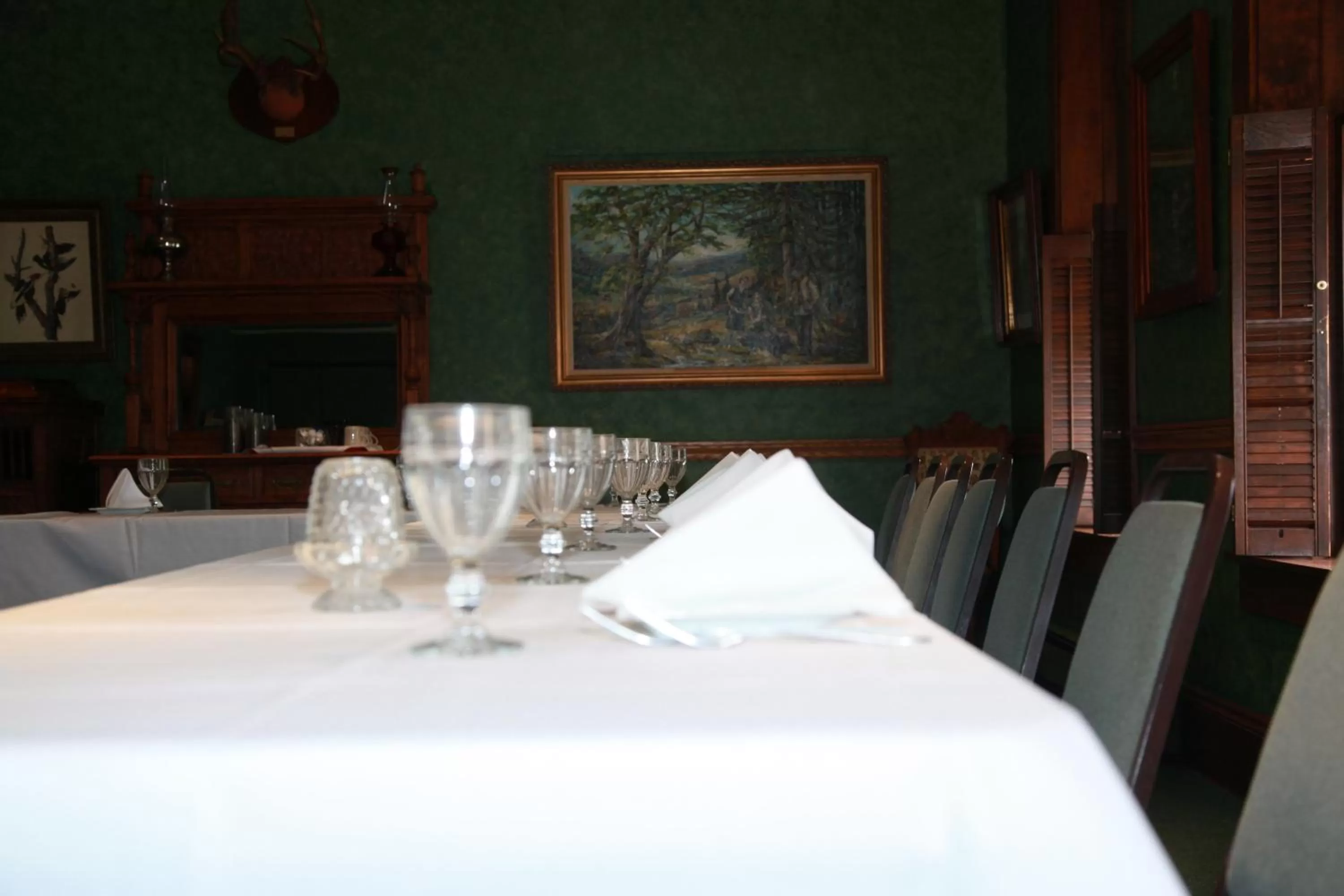 Restaurant/places to eat in The Winter Inn