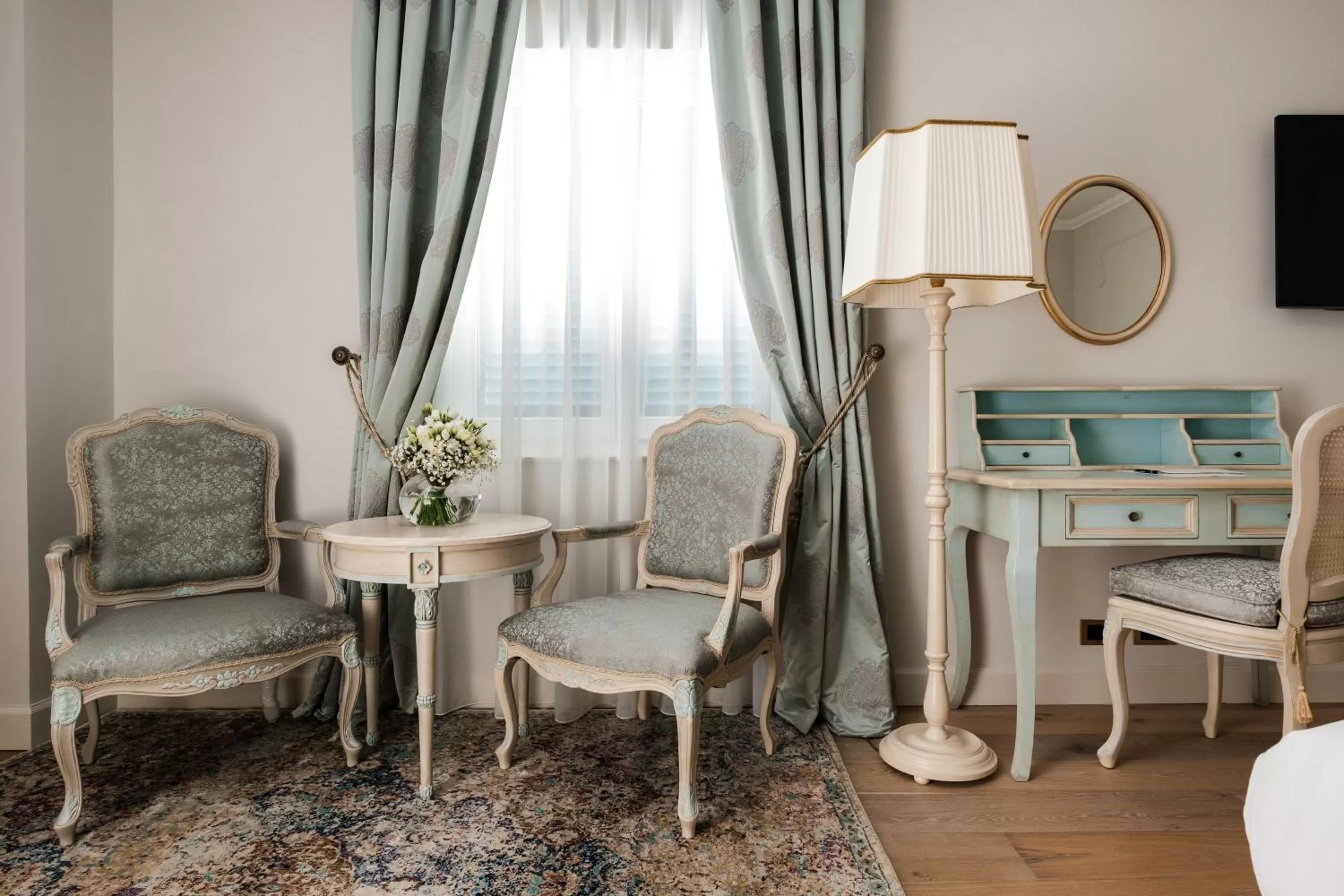 Seating area in Domus Zamittello