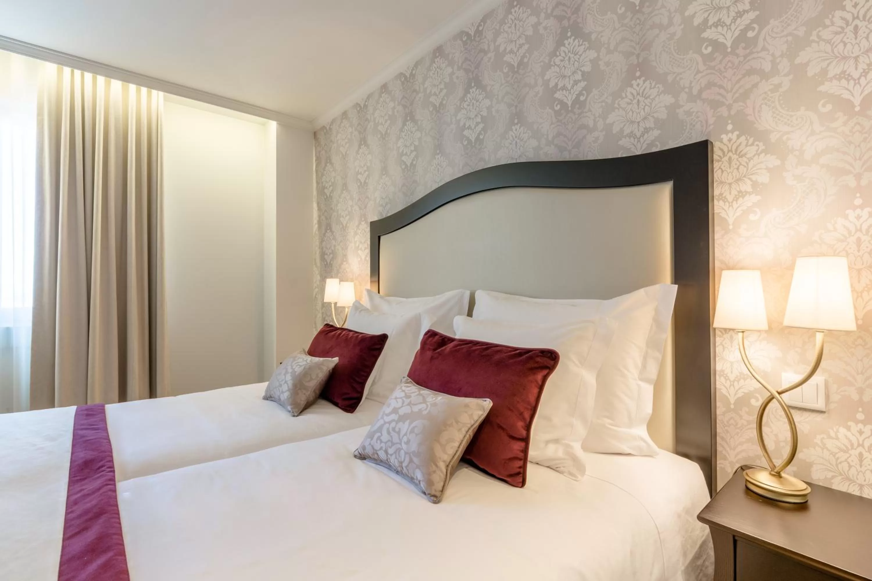 Bed in Luna Hotel Turismo