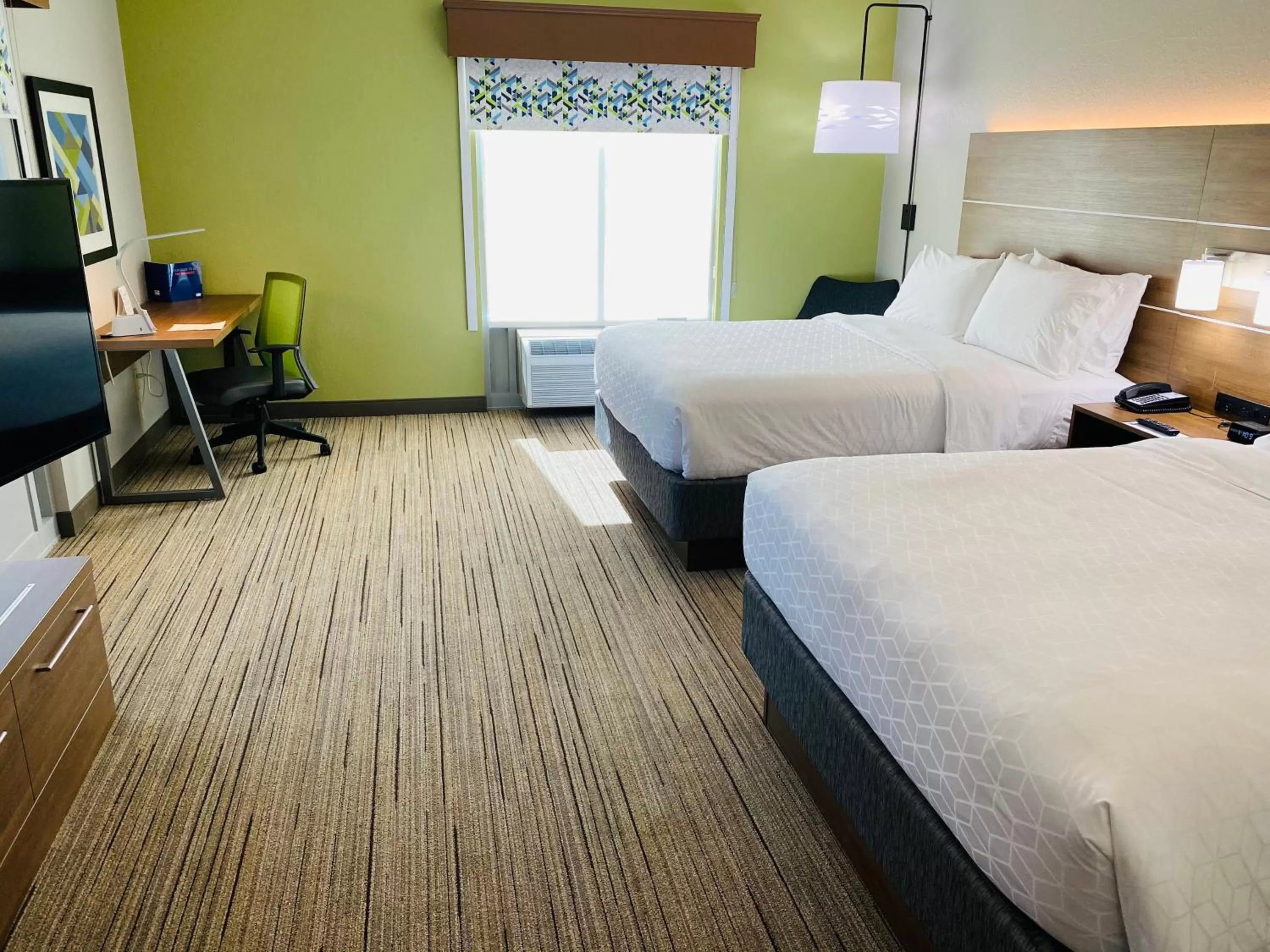 Photo of the whole room, Bed in Holiday Inn Express & Suites - Enterprise by IHG