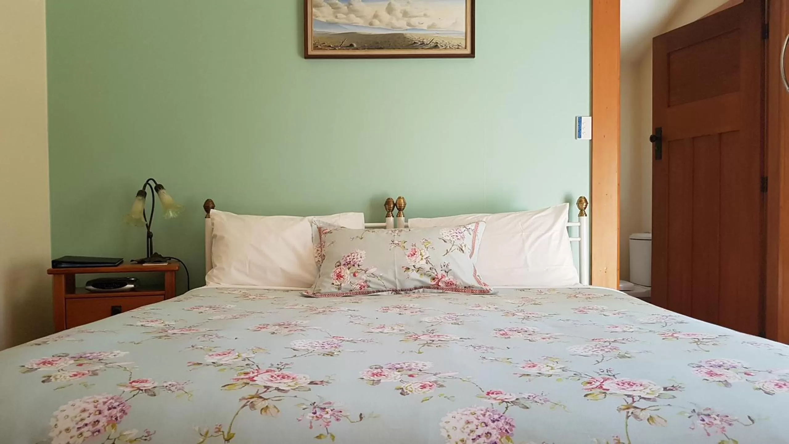 Bed in Olde Mill House B&B & Bike2Wine cycle hire