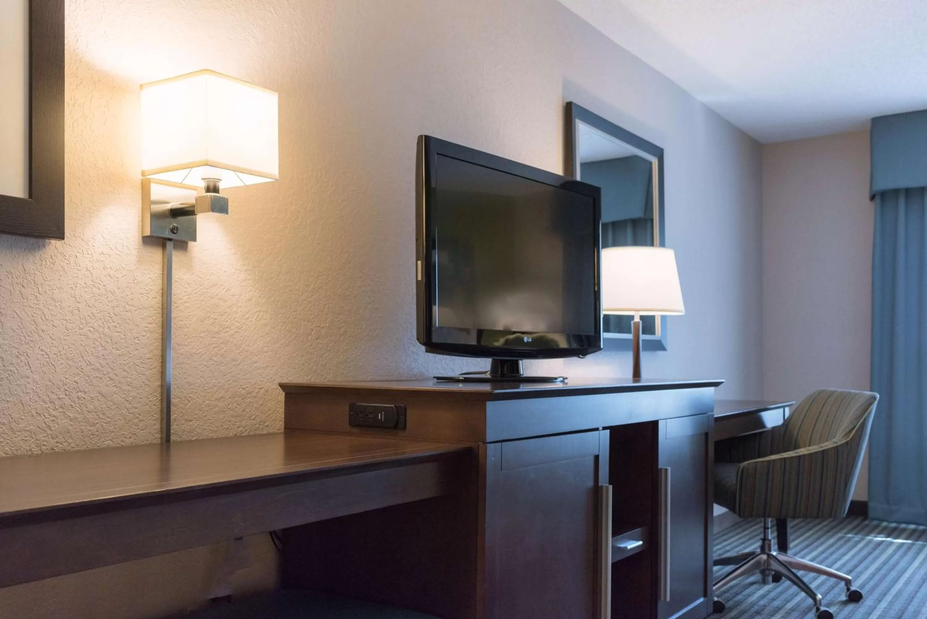 Bed in Hampton Inn Brooksville Dade City