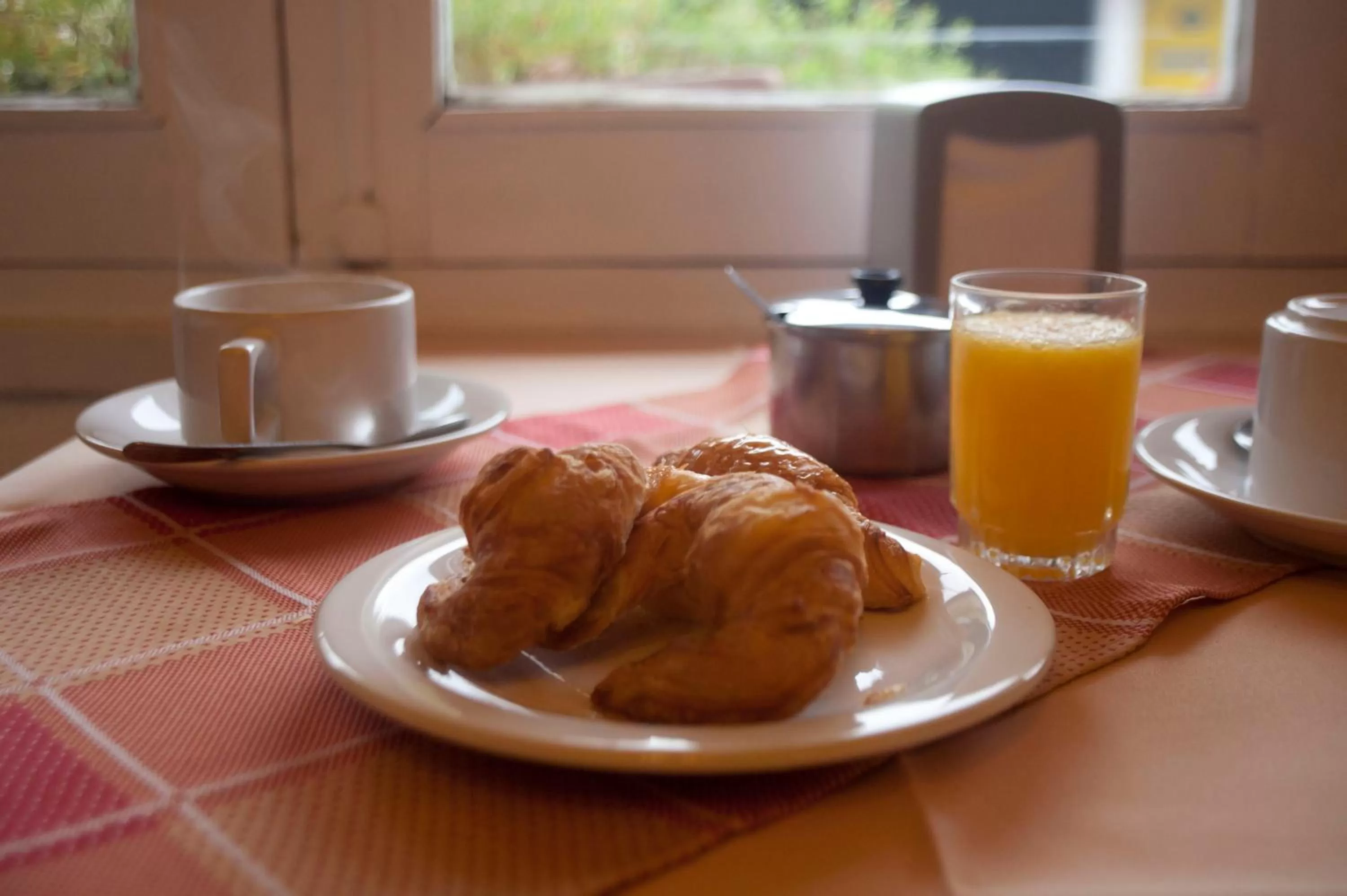 Restaurant/places to eat in Hotel Eldorado