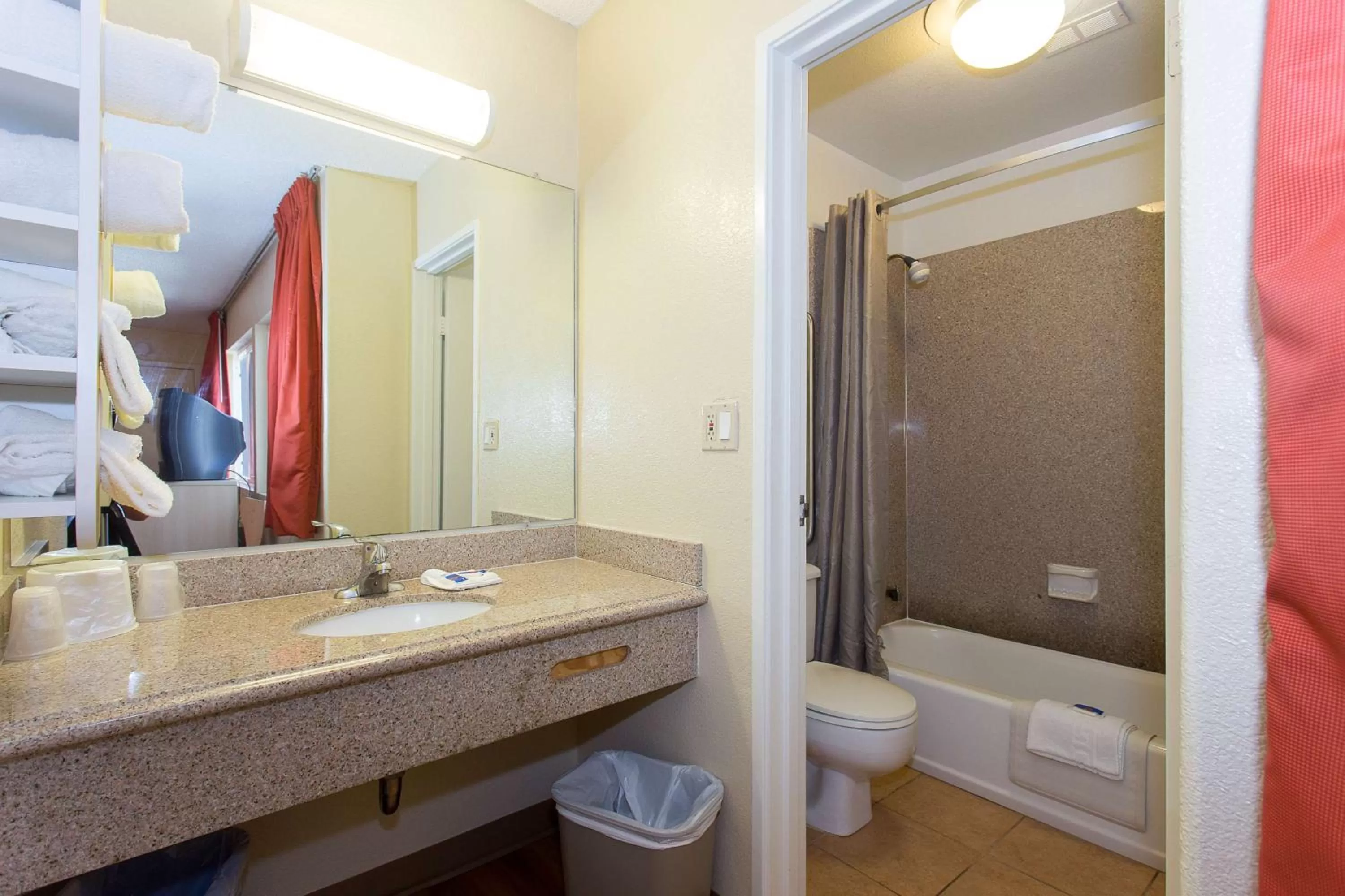 Shower in Motel 6 San Francisco Downtown