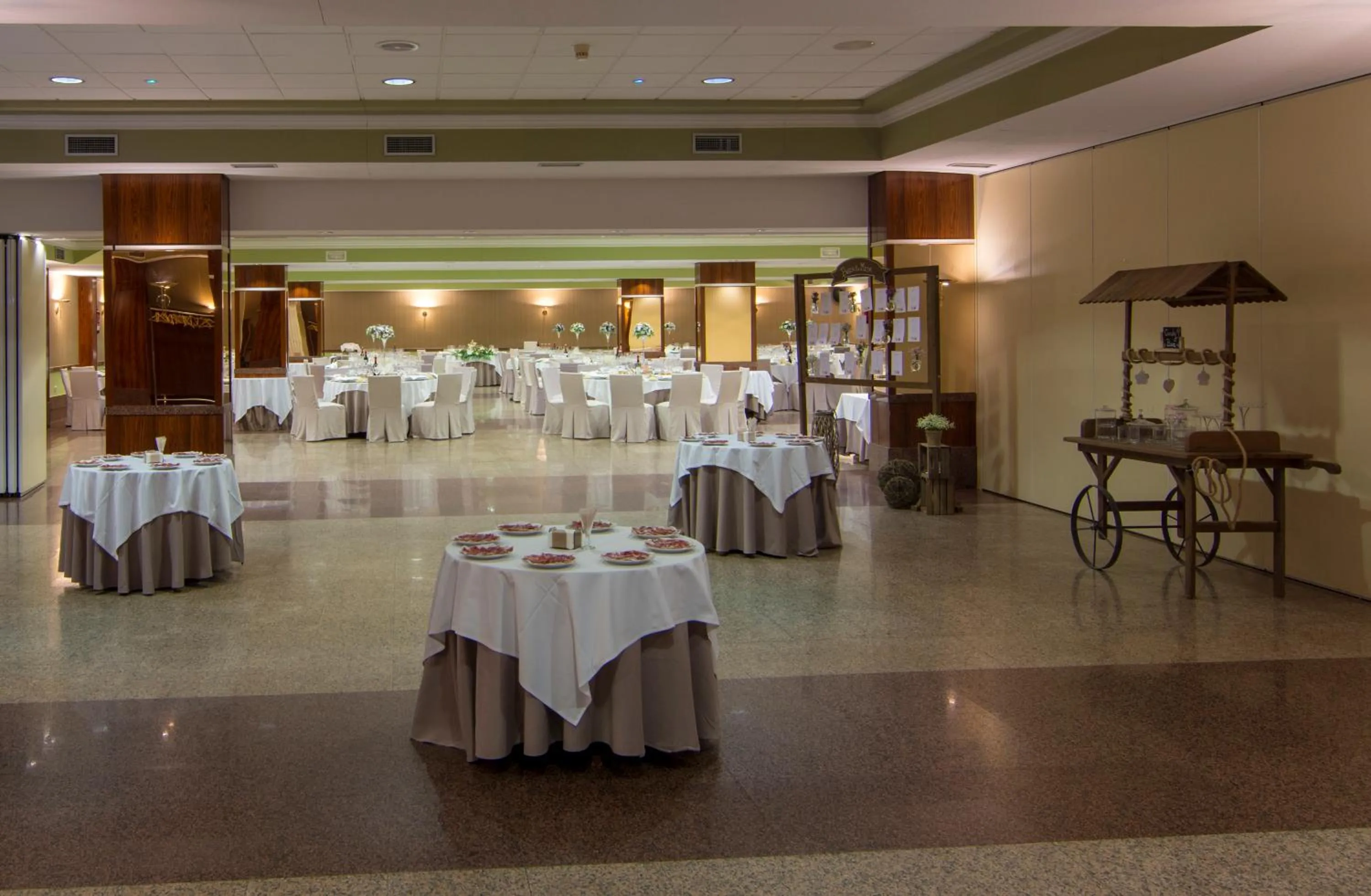 Restaurant/places to eat in Hotel Europa