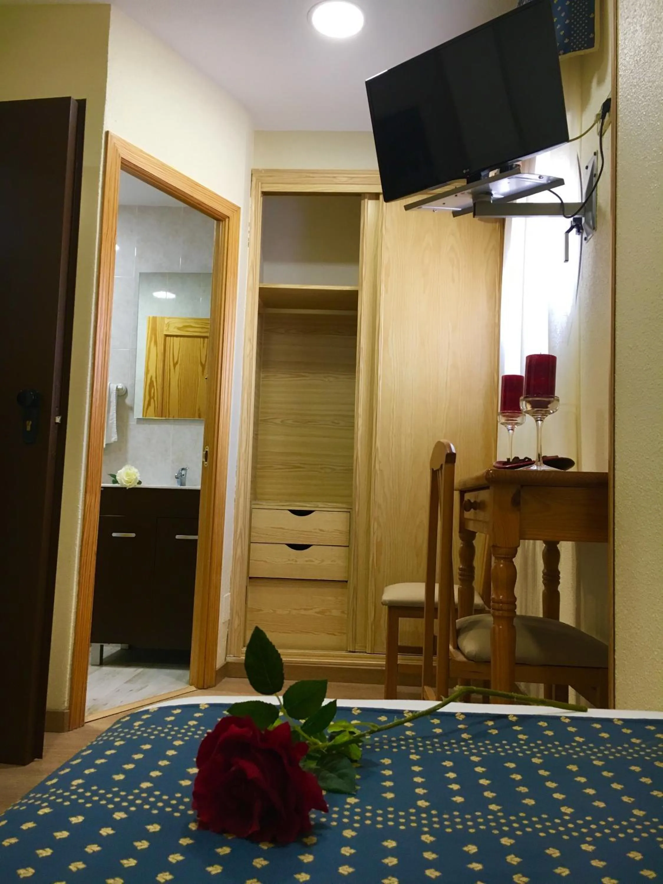 Photo of the whole room in Hotel Cuatro Caños