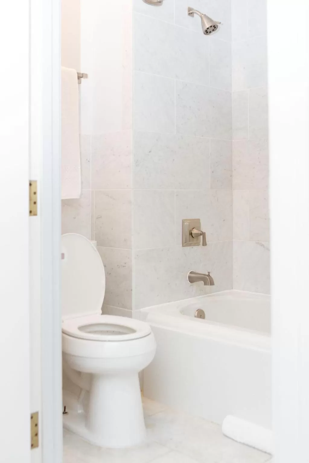 Shower in Hotel Ella