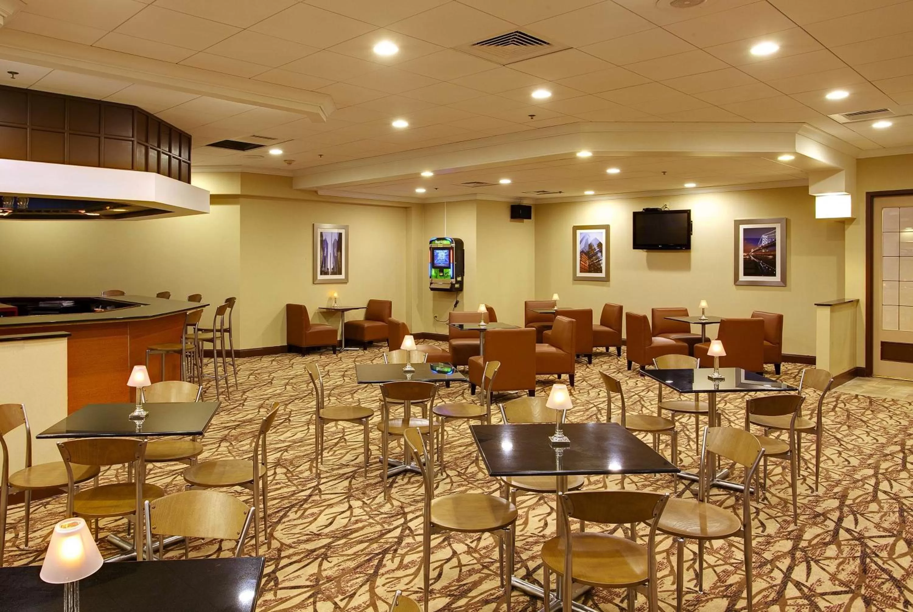 Restaurant/Places to Eat in Wyndham Garden Philadelphia Airport