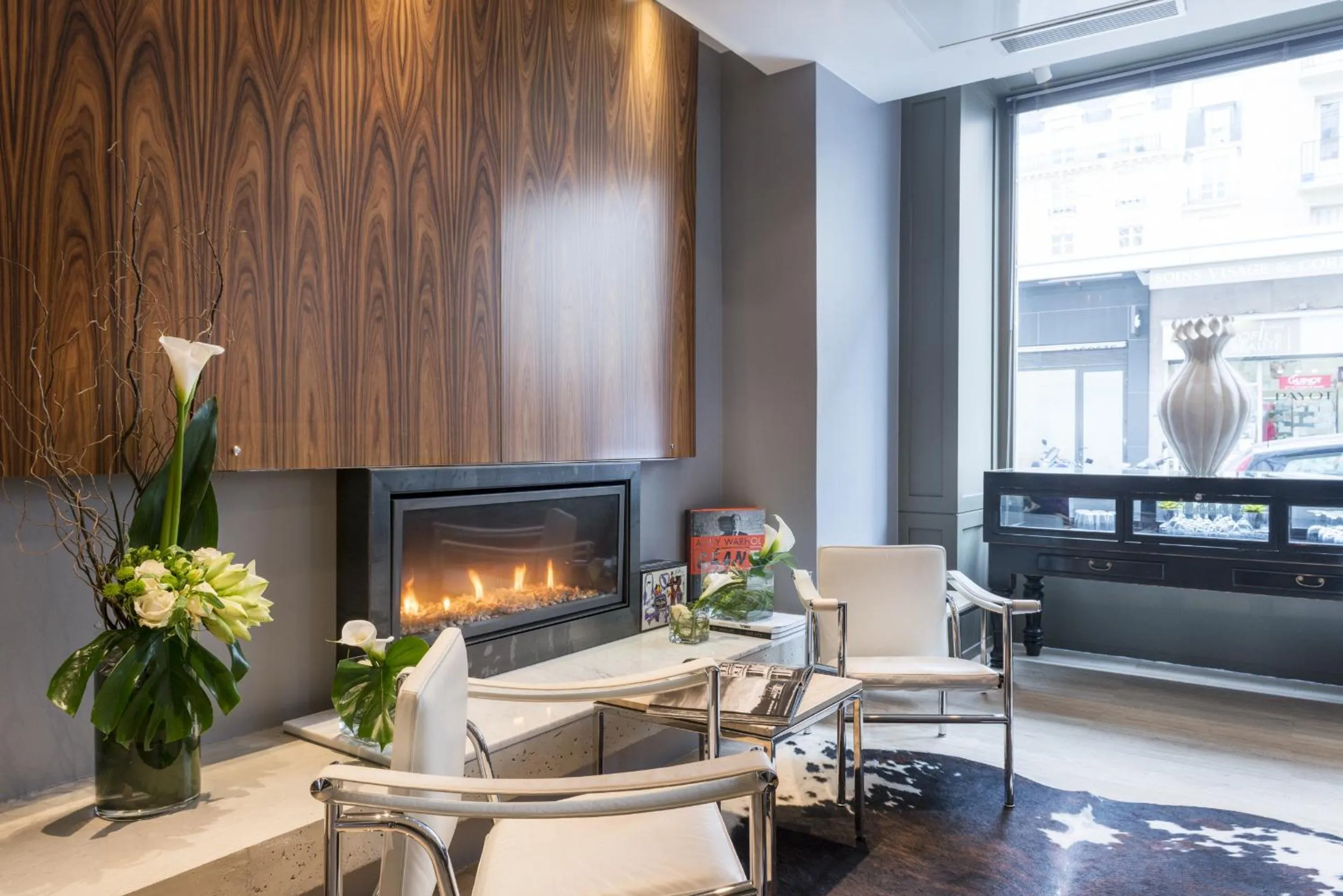 Communal lounge/ TV room in Hotel Le Placide Saint-Germain Des Prés