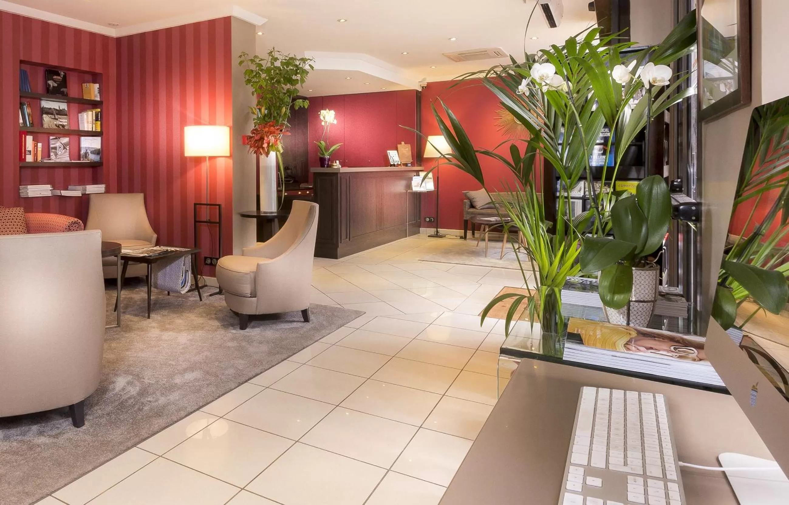 Lobby or reception in Europe Hotel Paris Eiffel