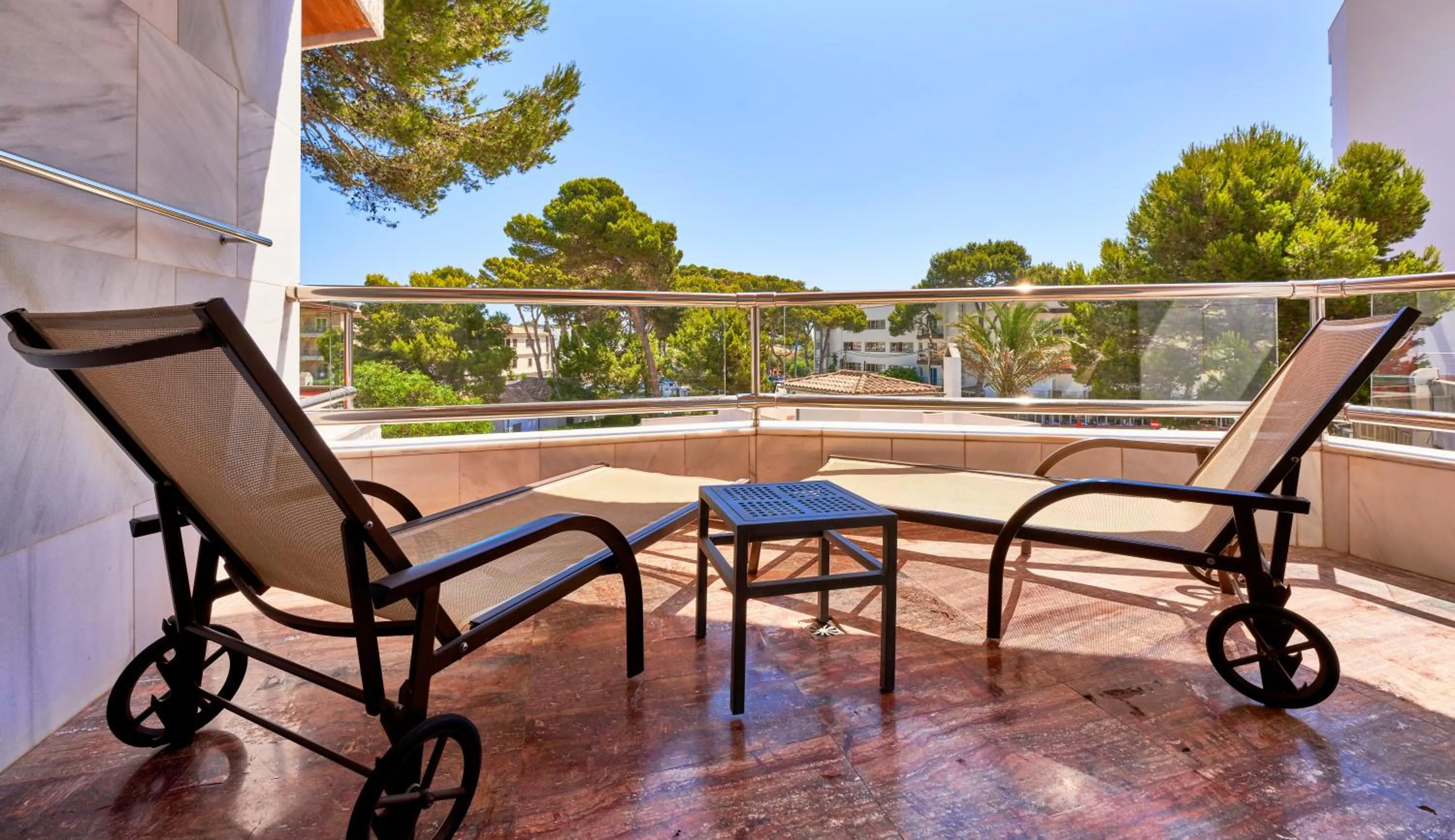 Twin Room (2 Adults + 1 Child) in Hotel Serrano Palace