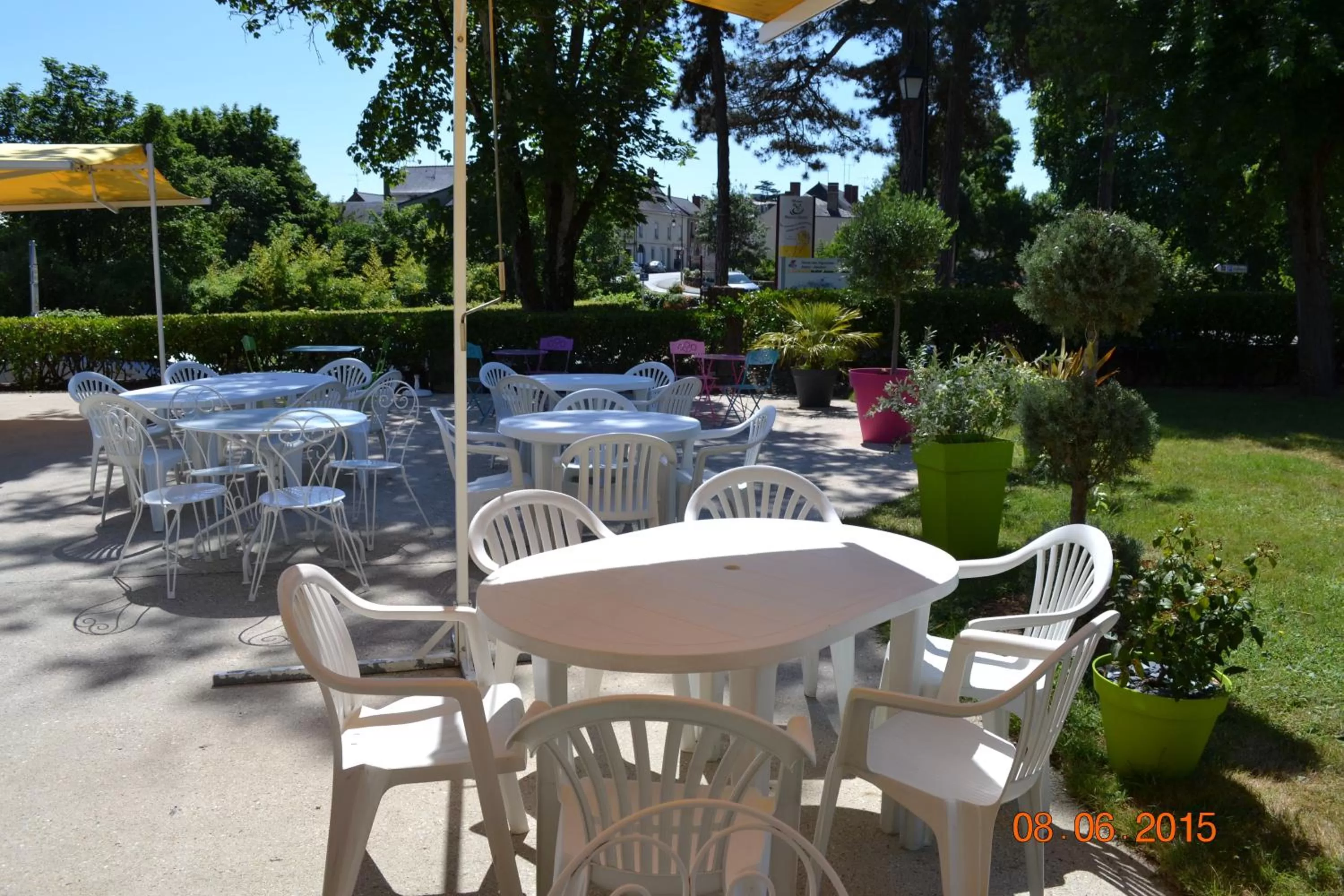 Patio in Hôtel Le Castel