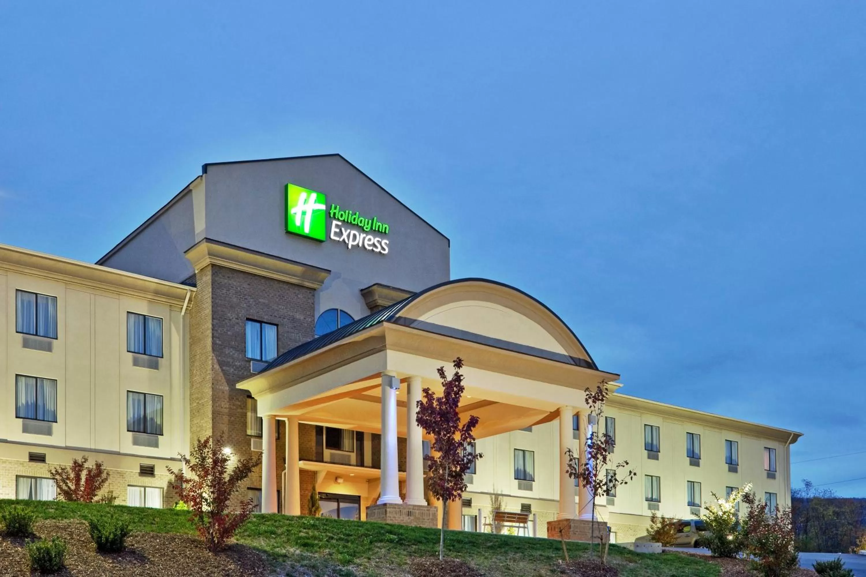 Property building in Holiday Inn Express Troutville-Roanoke North by IHG